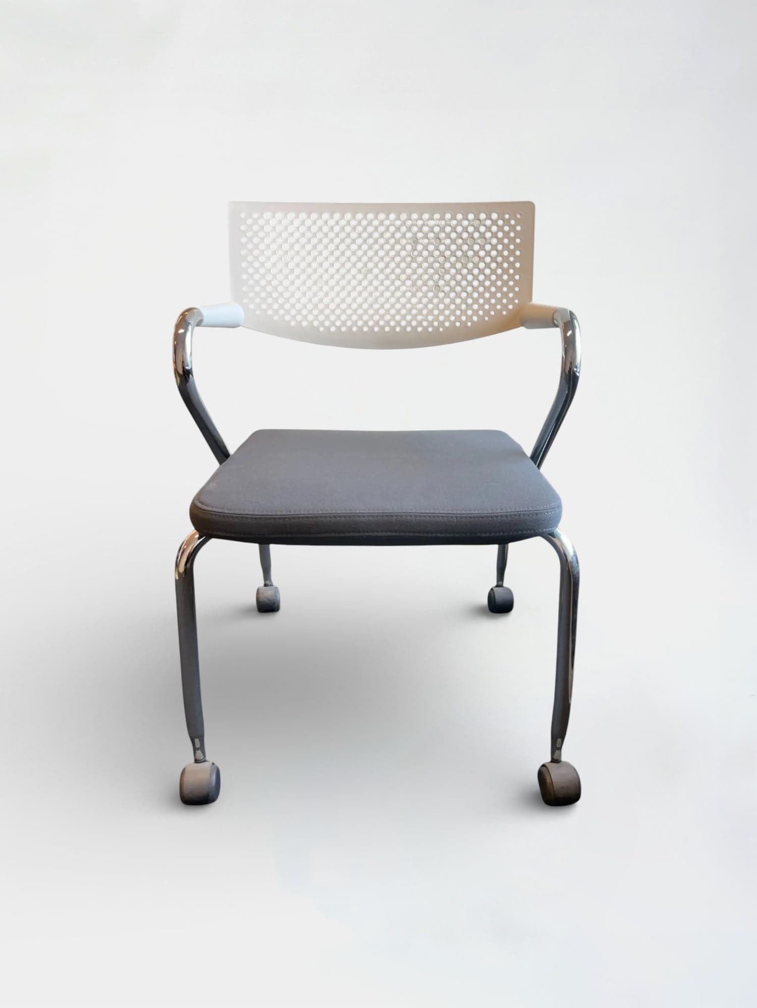 Vitra Visaroll Grey meeting chair with white back-1