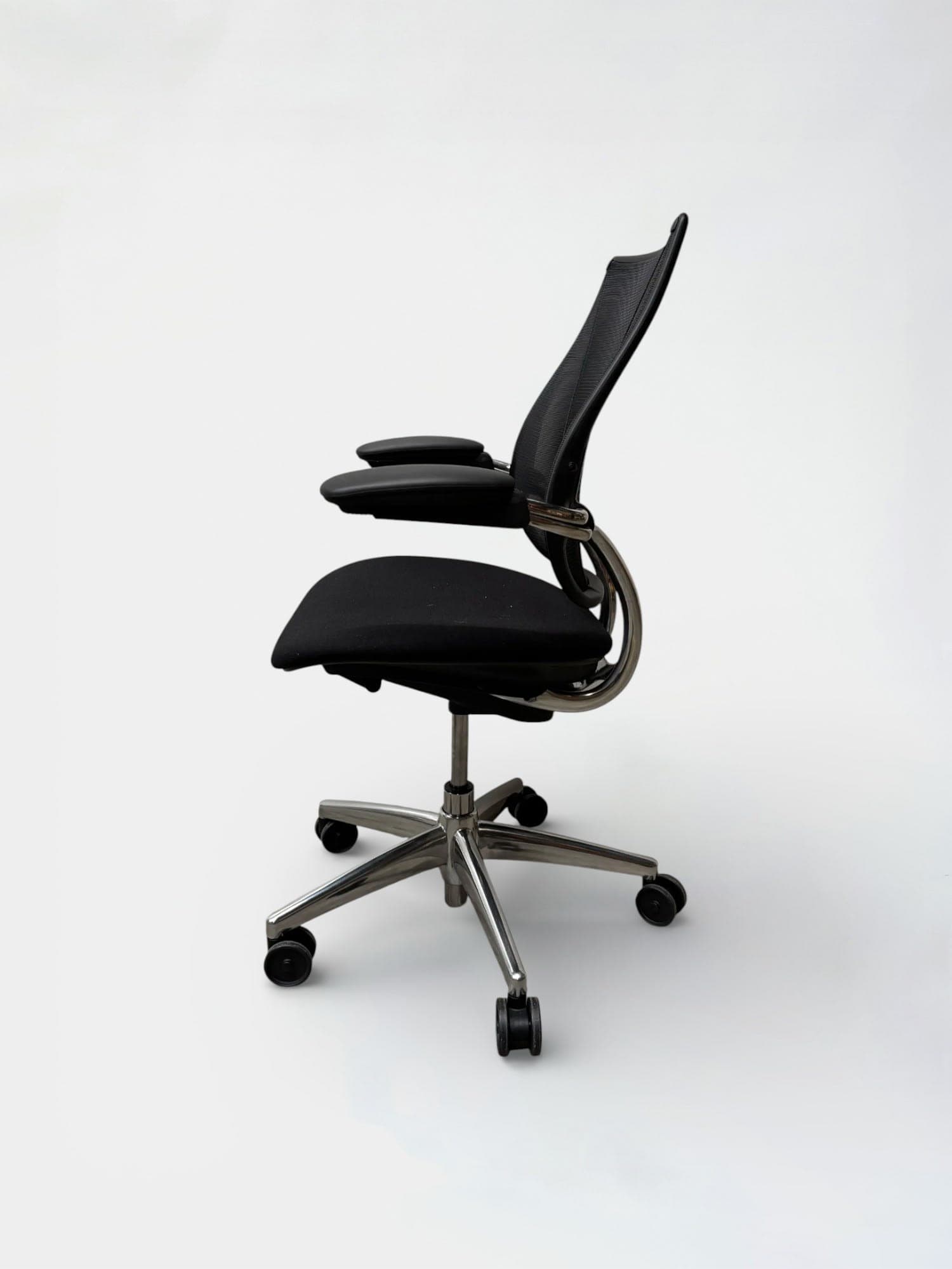 Chaise de bureau Humanscale Liberty avec dommages sur l'accoudoir-3