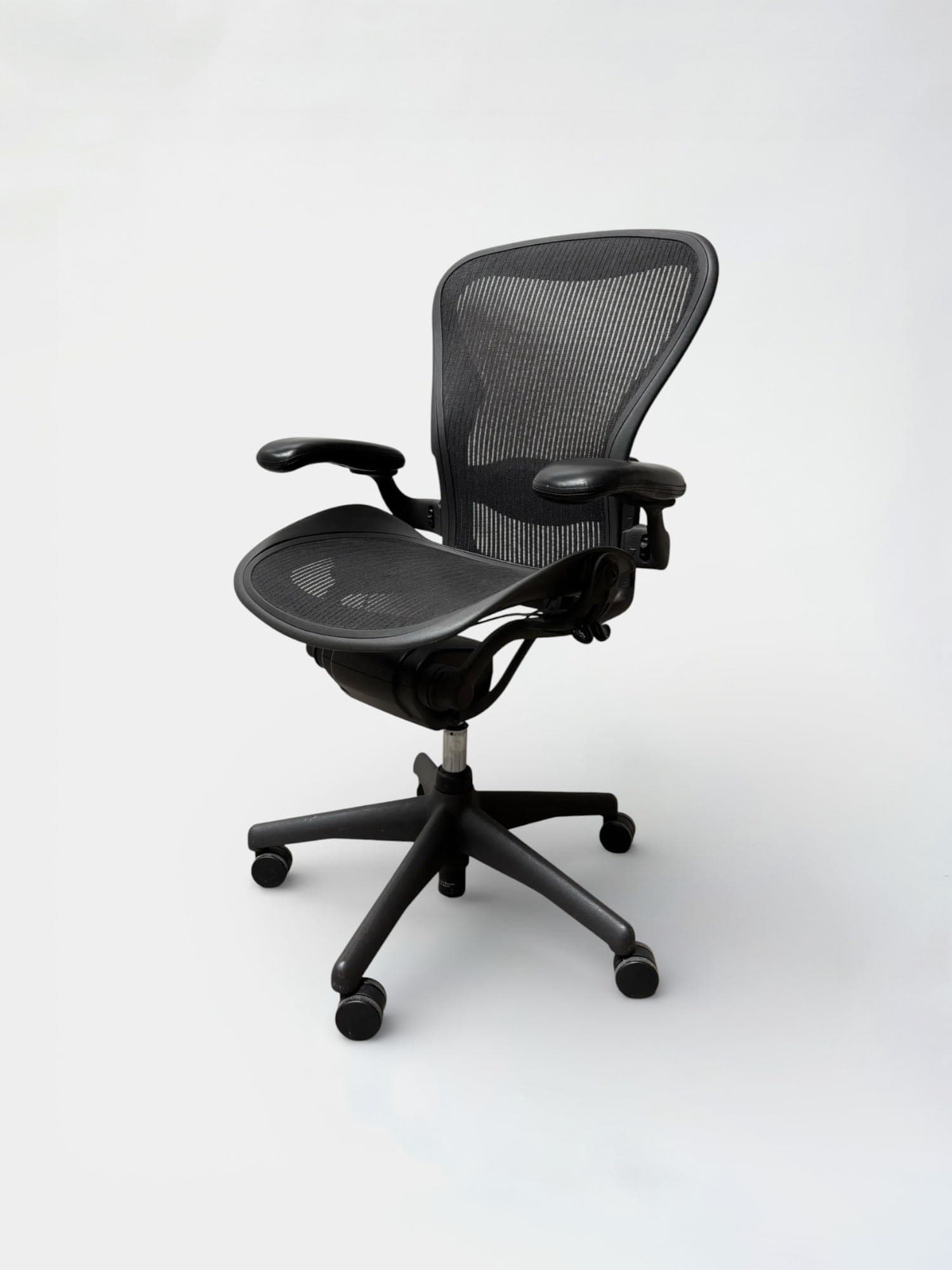 Herman Miller Size B Aeron Black Mesh Office Chair with Adjustable Armrests-2