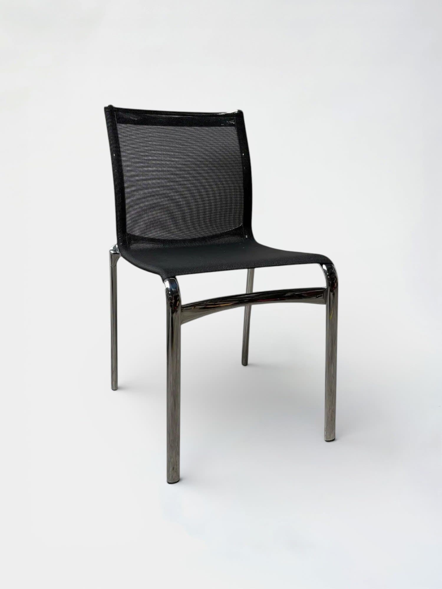 Chaise de réunion en maille noire avec cadre chromé