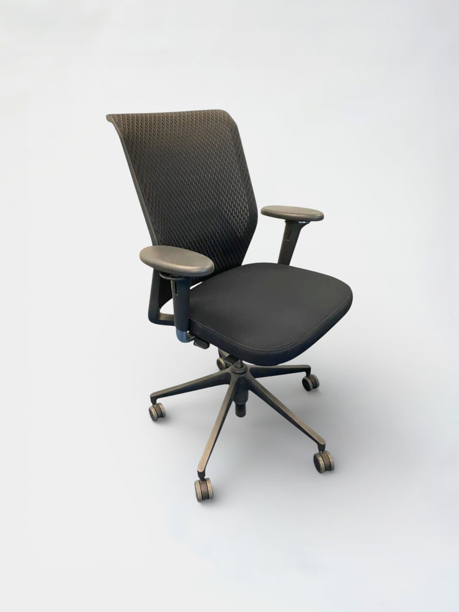 Vitra black meshed chair with black legs-0