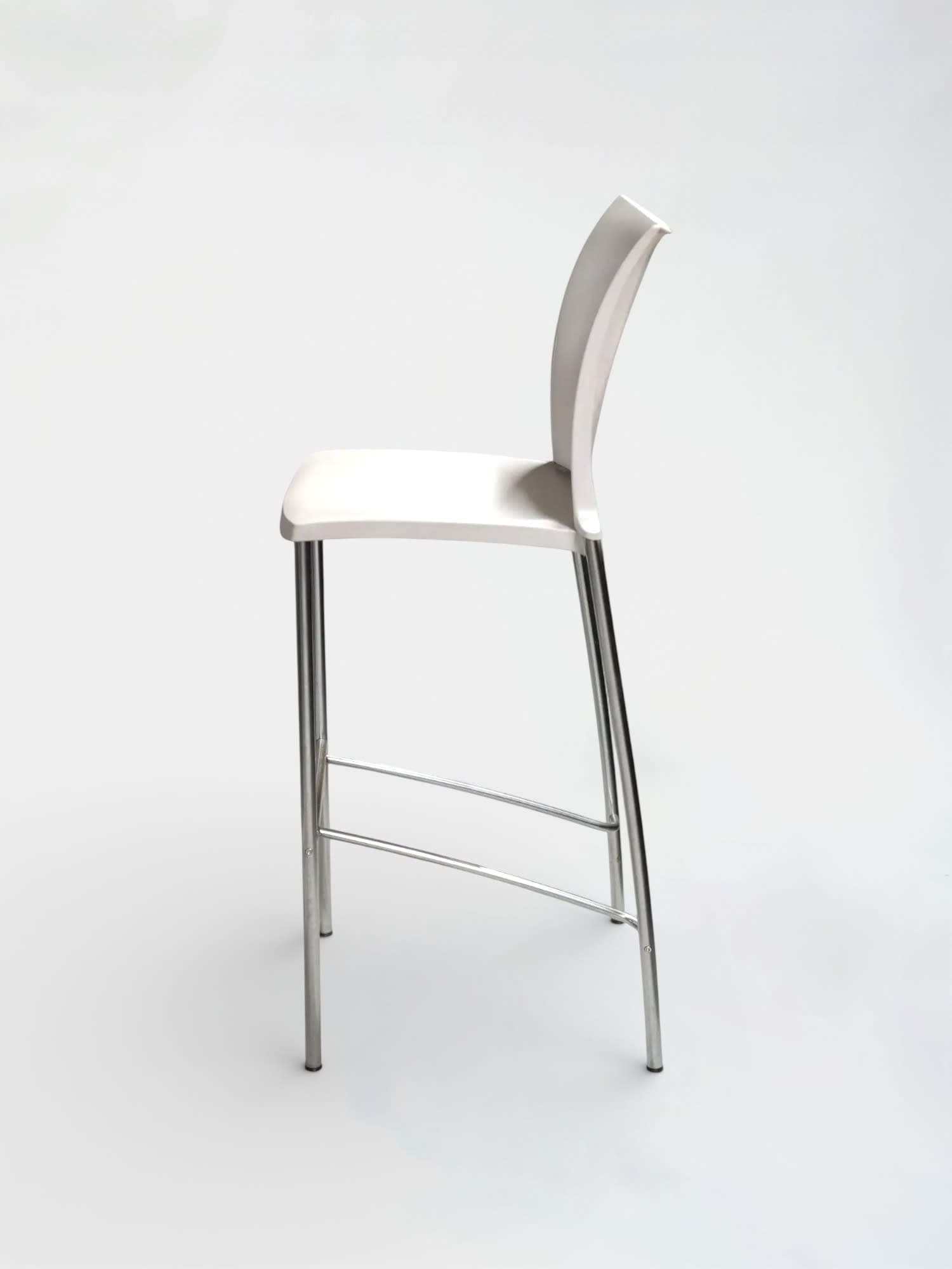 Kusch+Co Witte hoge barstoel met verchroomd frame en voetensteun-2