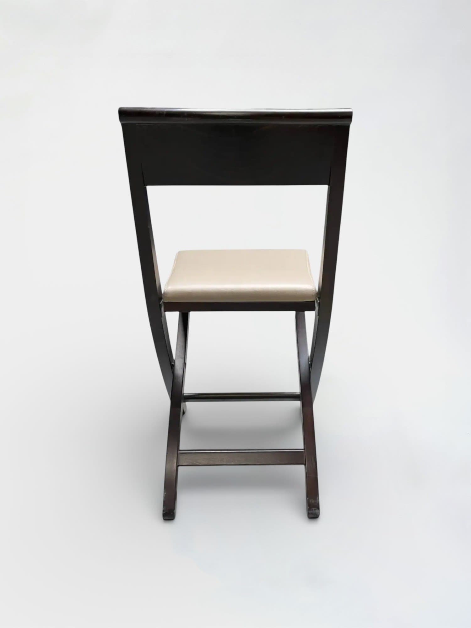 Donkerbruine houten stoel met beklede zitting in beige Hedendaags kantoormeubilair-2