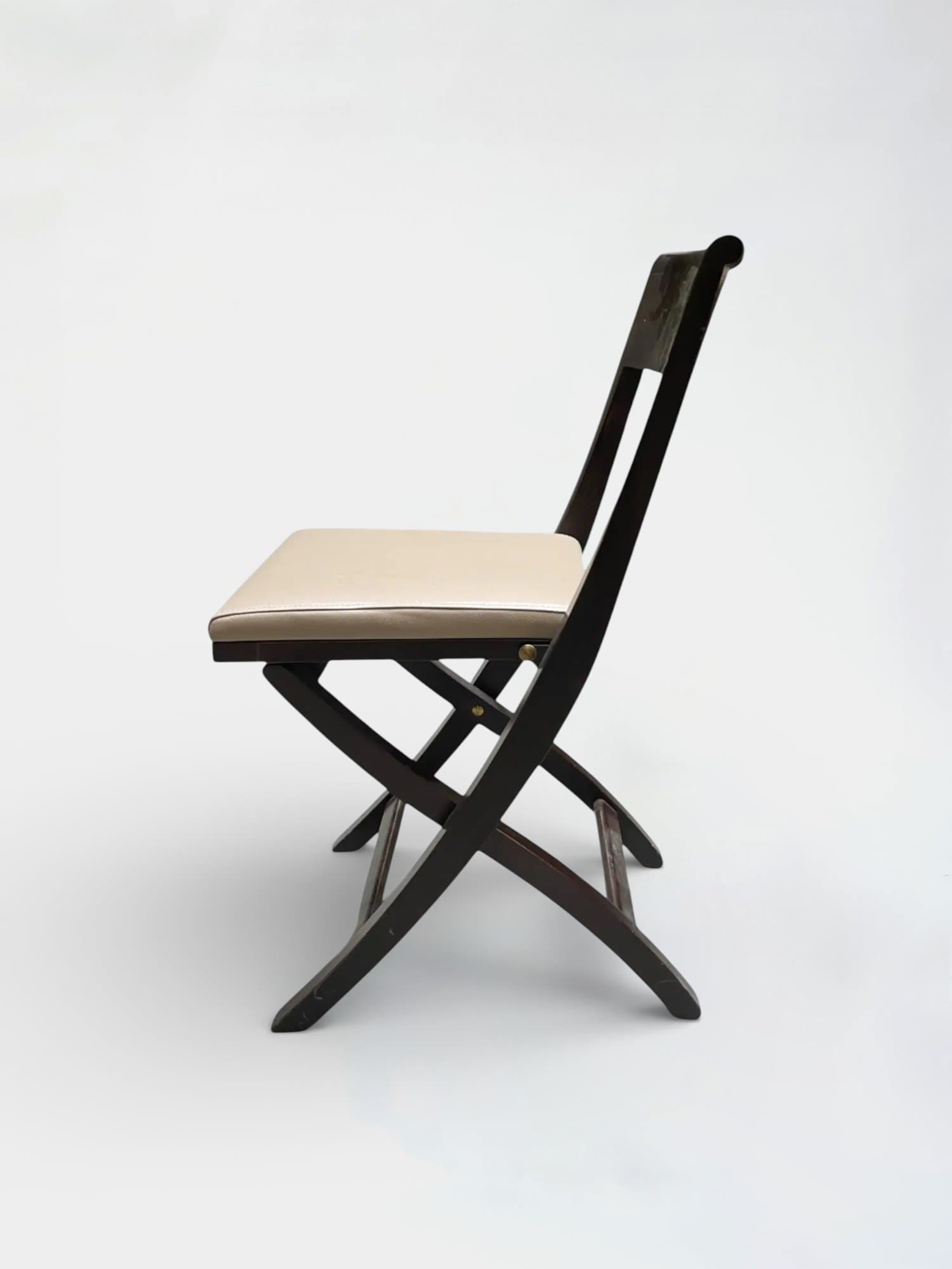 Donkerbruine houten stoel met beklede zitting in beige Hedendaags kantoormeubilair-3