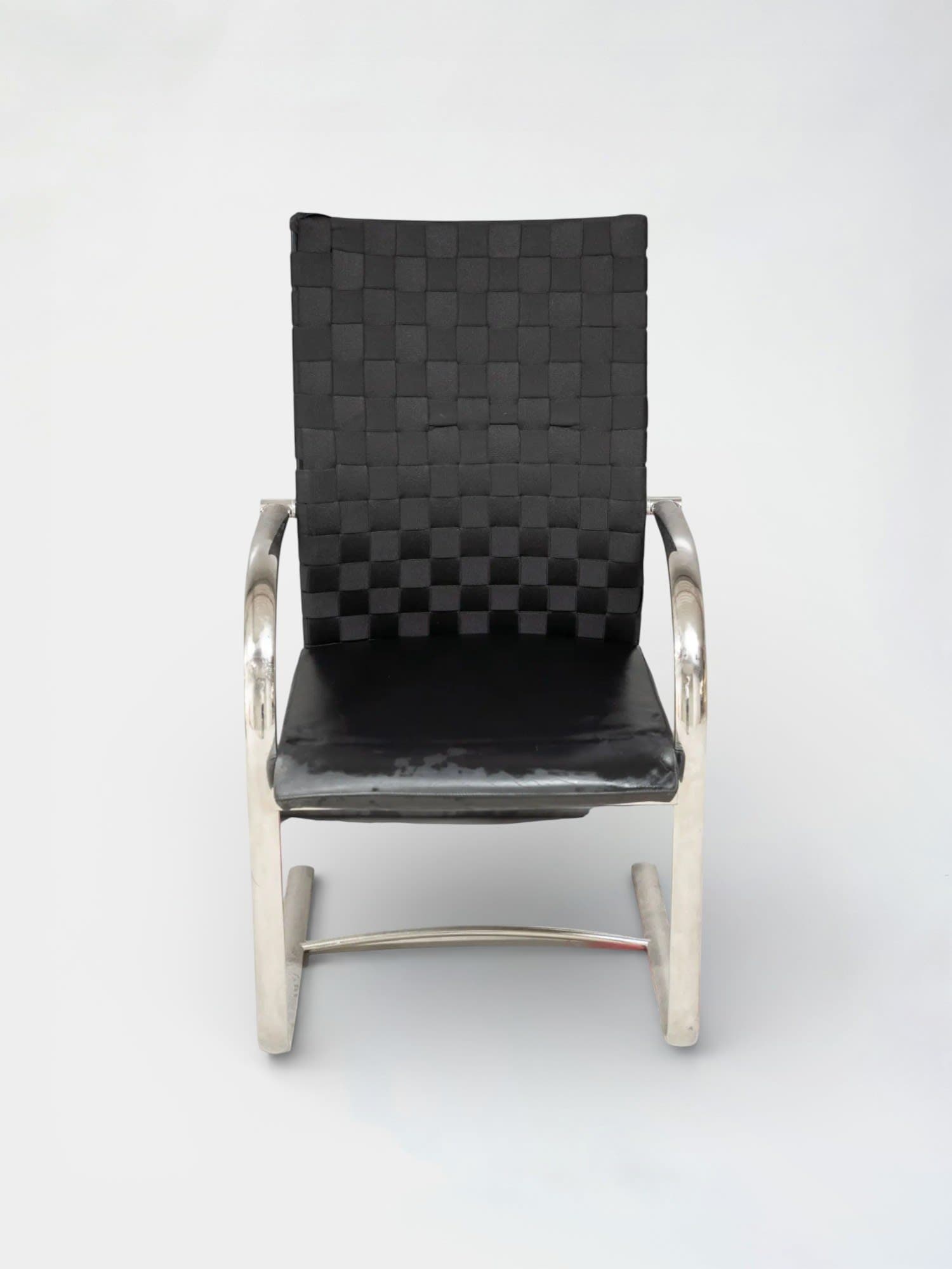 Chaise design noire Dietiker avec pieds en acier-1