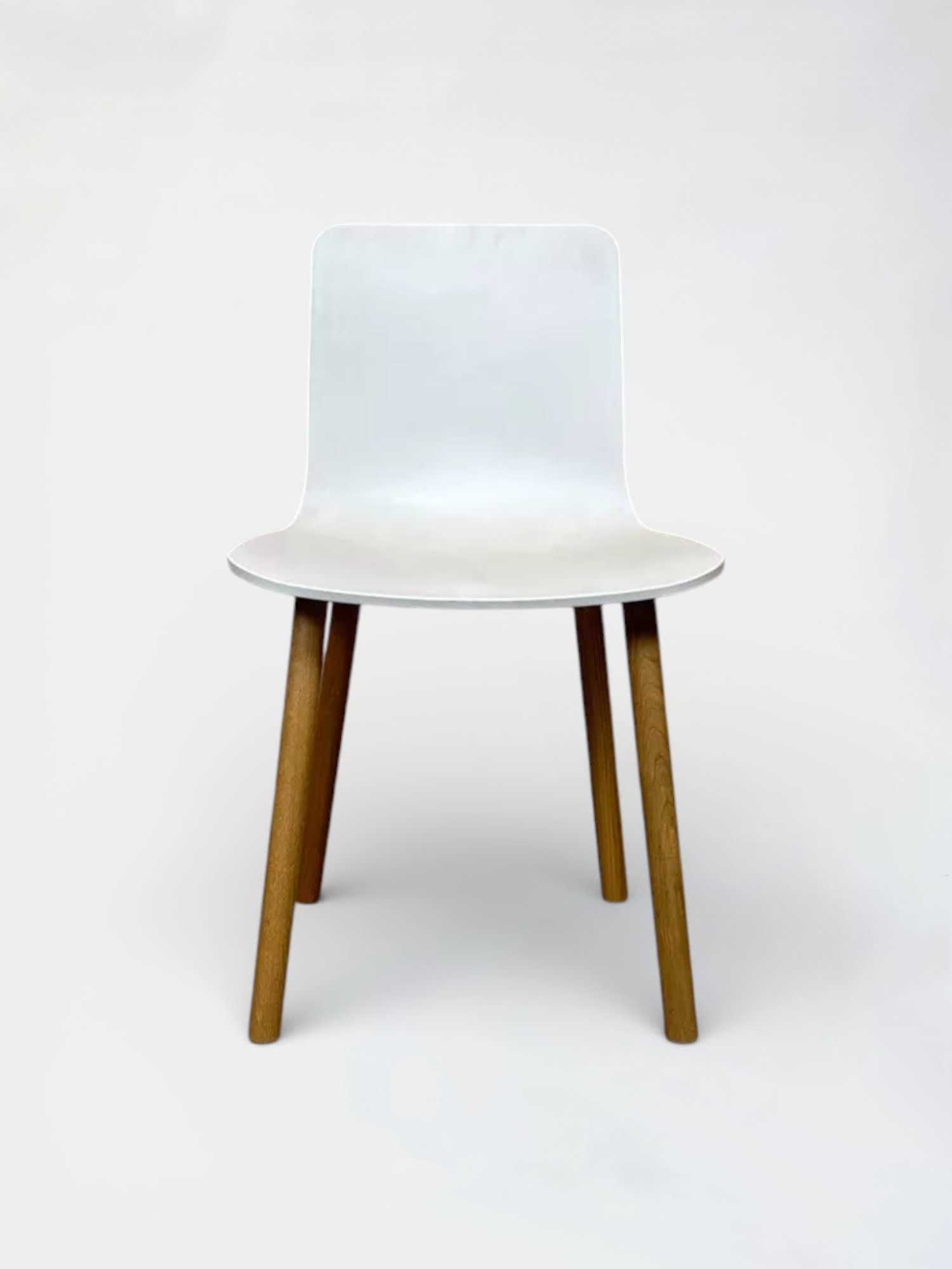Chaise de réunion Vitra Hal White en bois-1