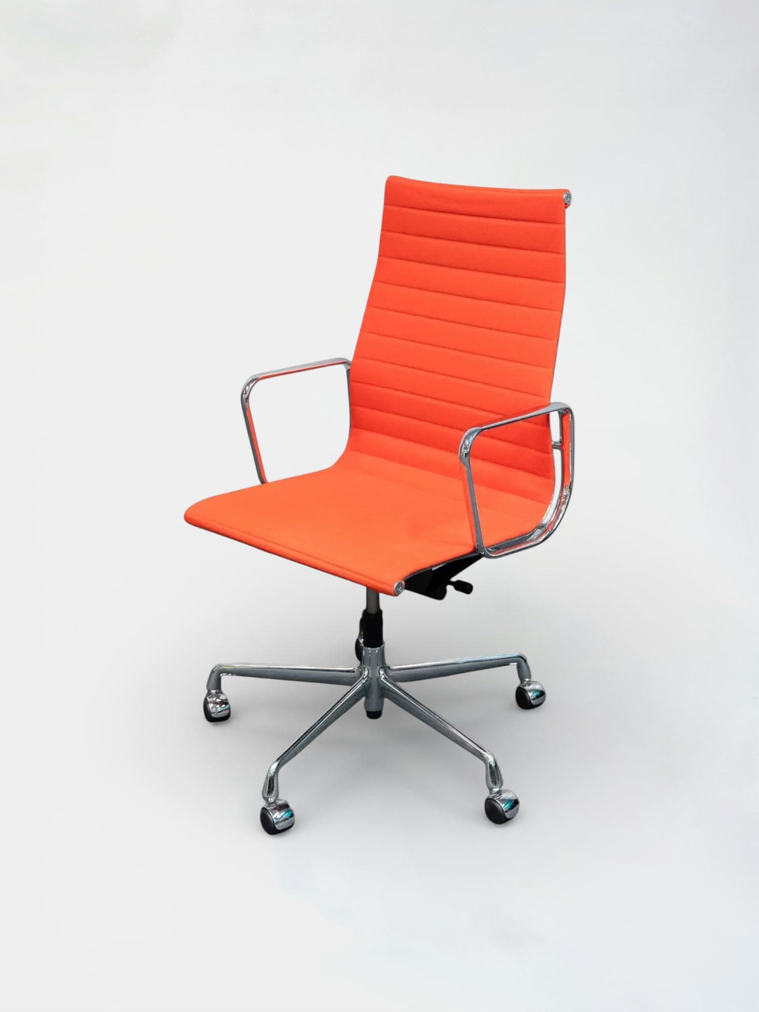 Vitra EA 119 in huidkleurig oranje op wieltjes-3