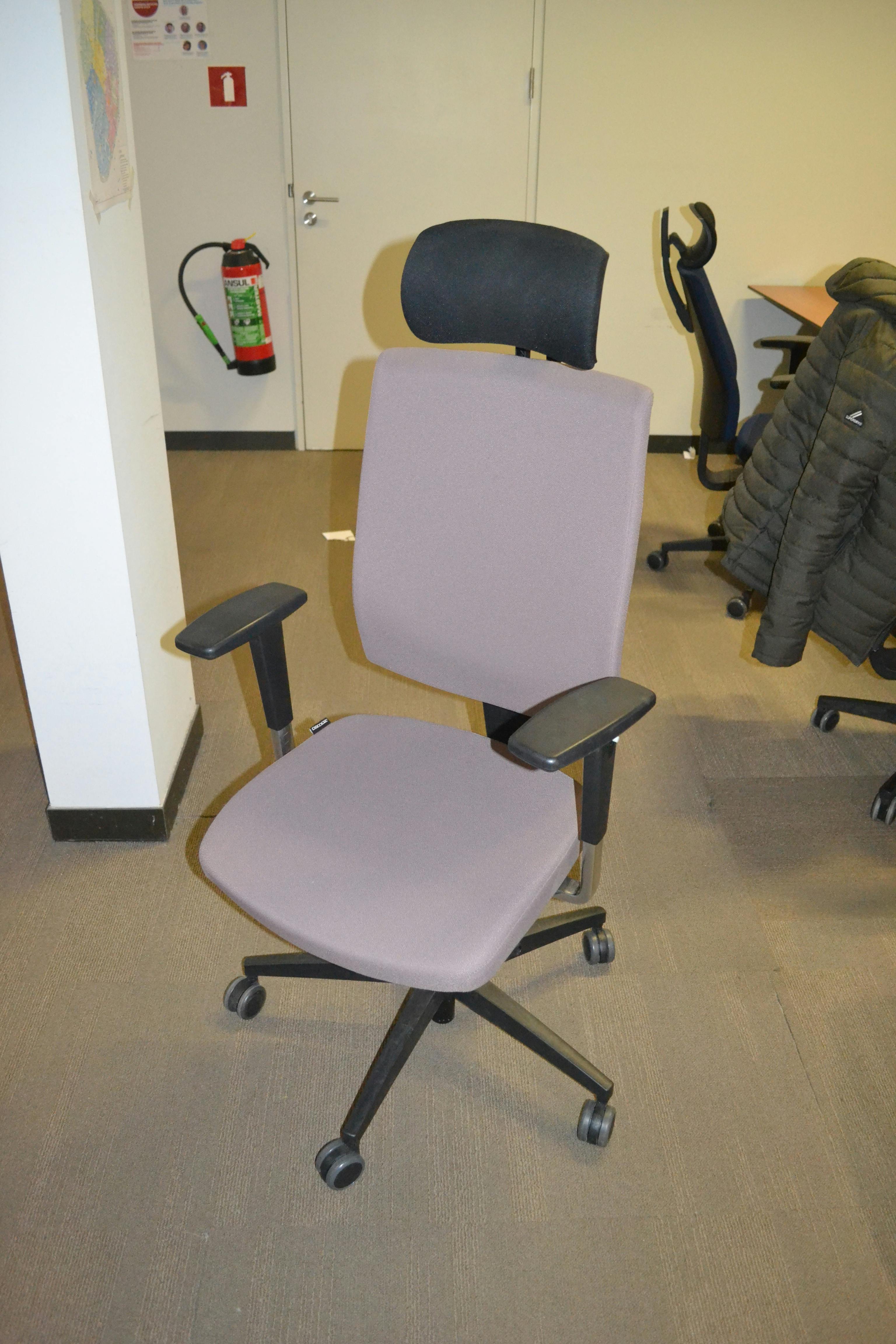 Chaise de bureau grise OSMOZ / Bureaustoel Merk Osmoz - Second hand quality "Office chairs with wheels" - Relieve Furniture - 1