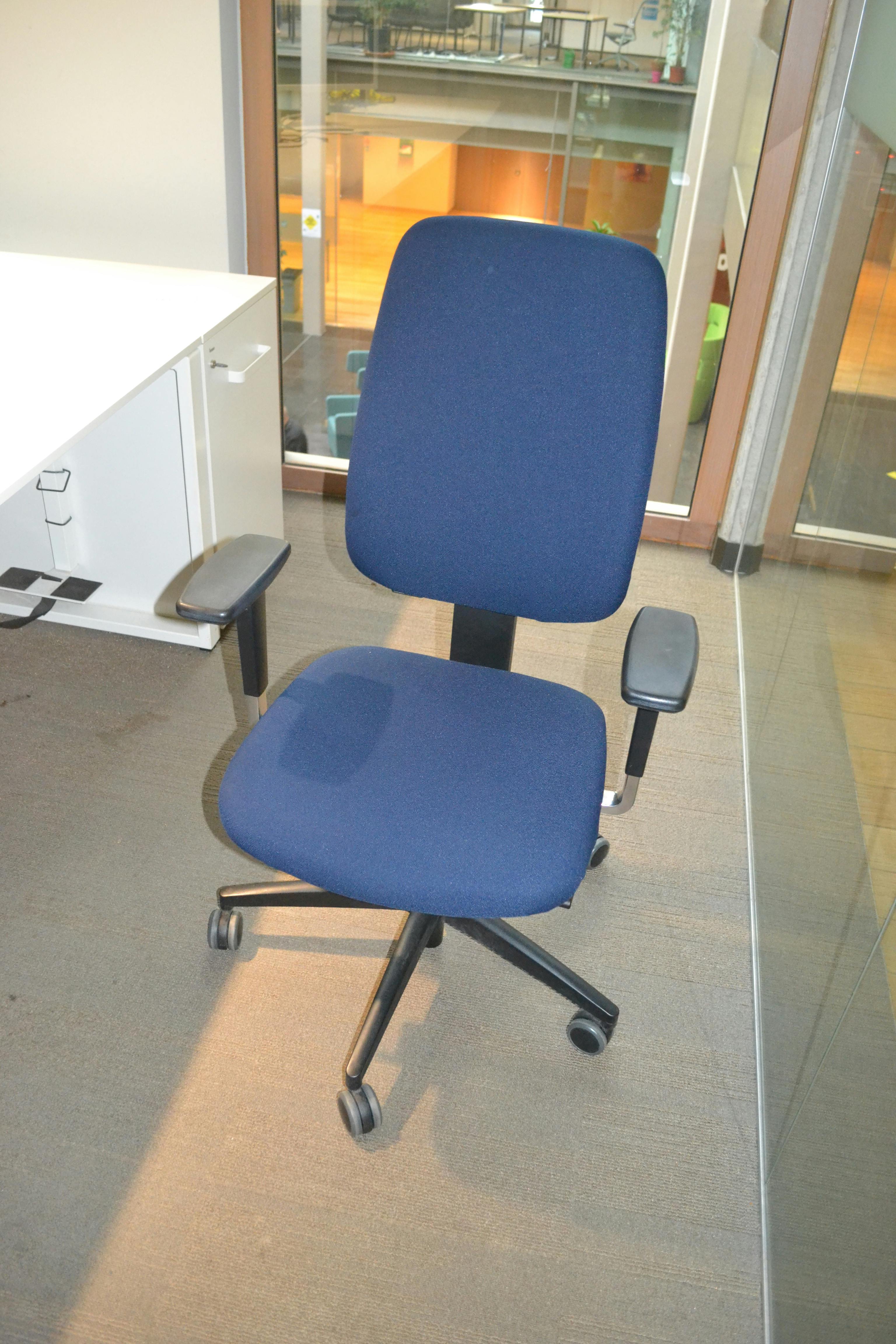 Chaise de bureau bleu / Bureaustoel - Qualité de seconde main "Chaises de bureau à roulettes" - Relieve Furniture - 1
