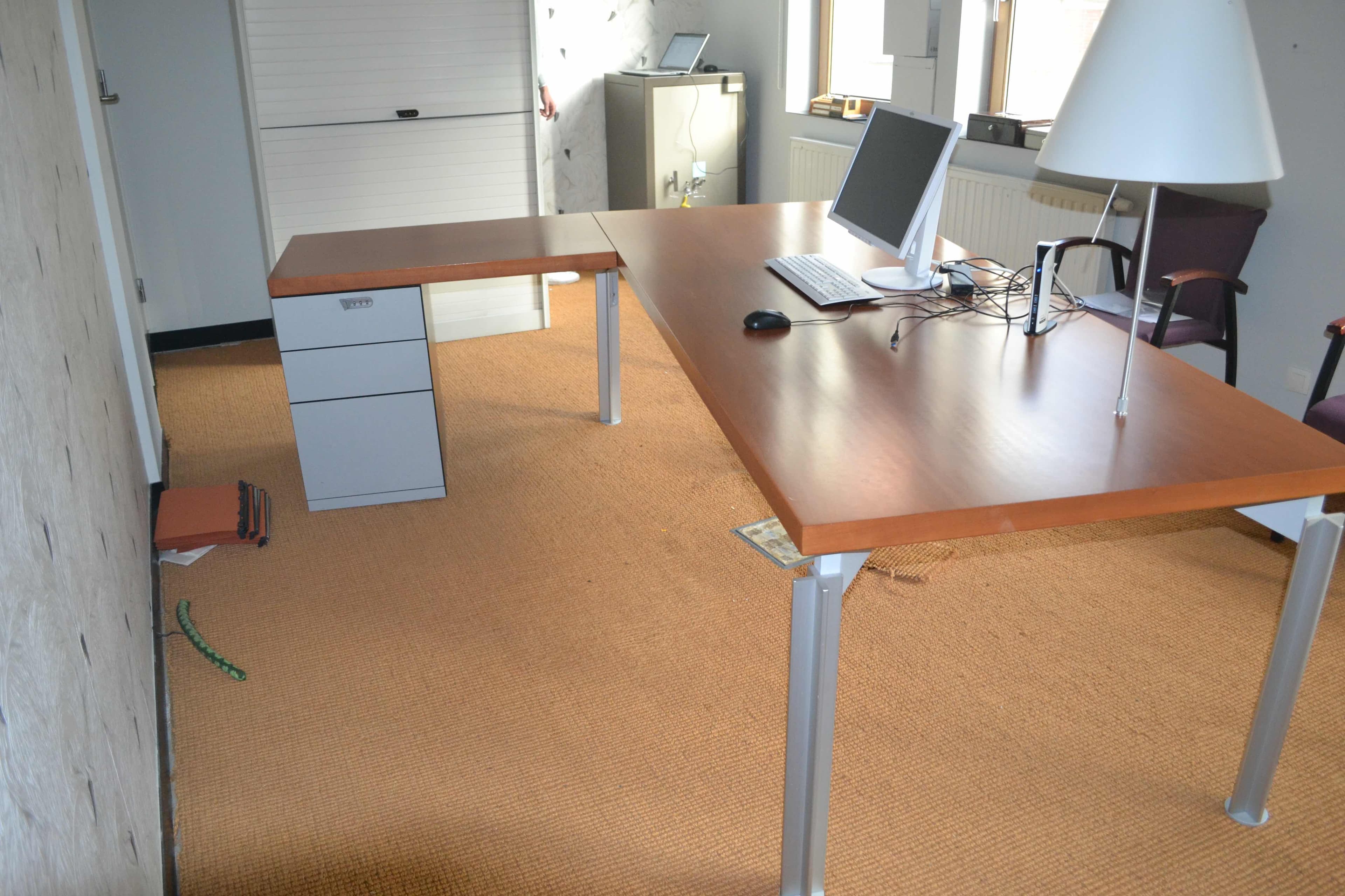 Bureau en L avec lampe / Bureau L Vorm met lamp-3