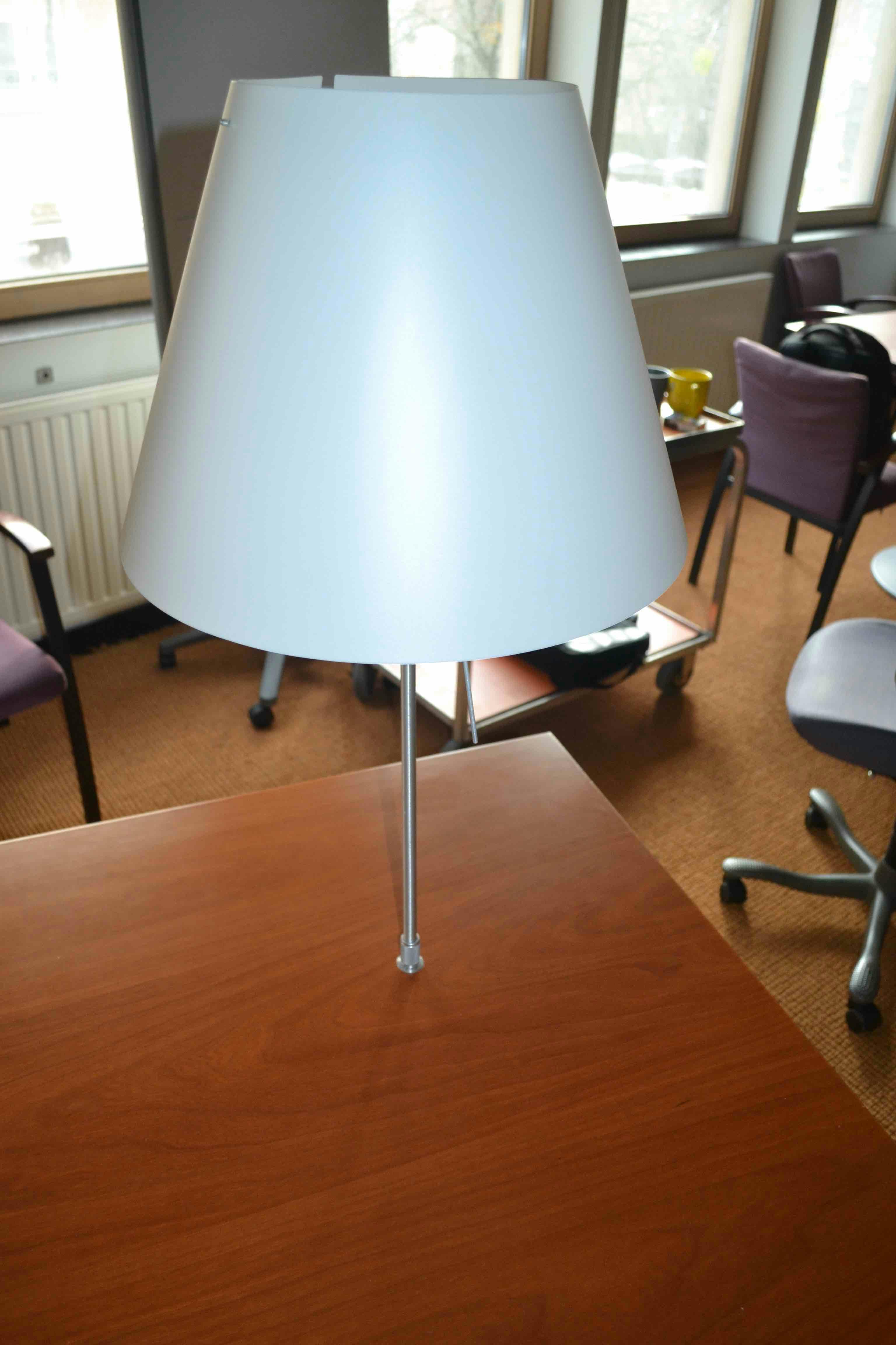 Bureau en L avec lampe / Bureau L Vorm met lamp - Second hand quality "Desks" - Relieve Furniture - 2