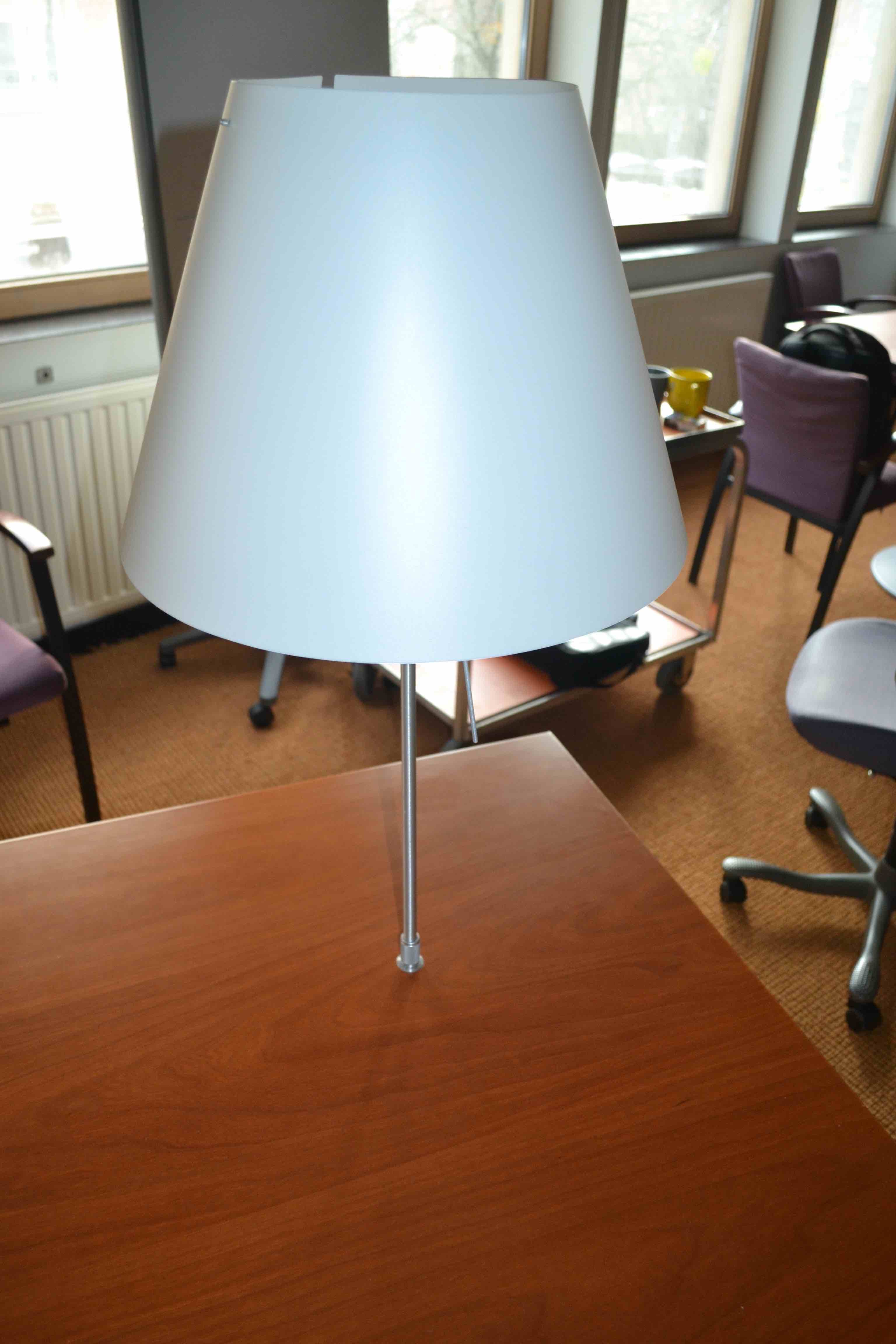 Bureau en L avec lampe / Bureau L Vorm met lamp-1