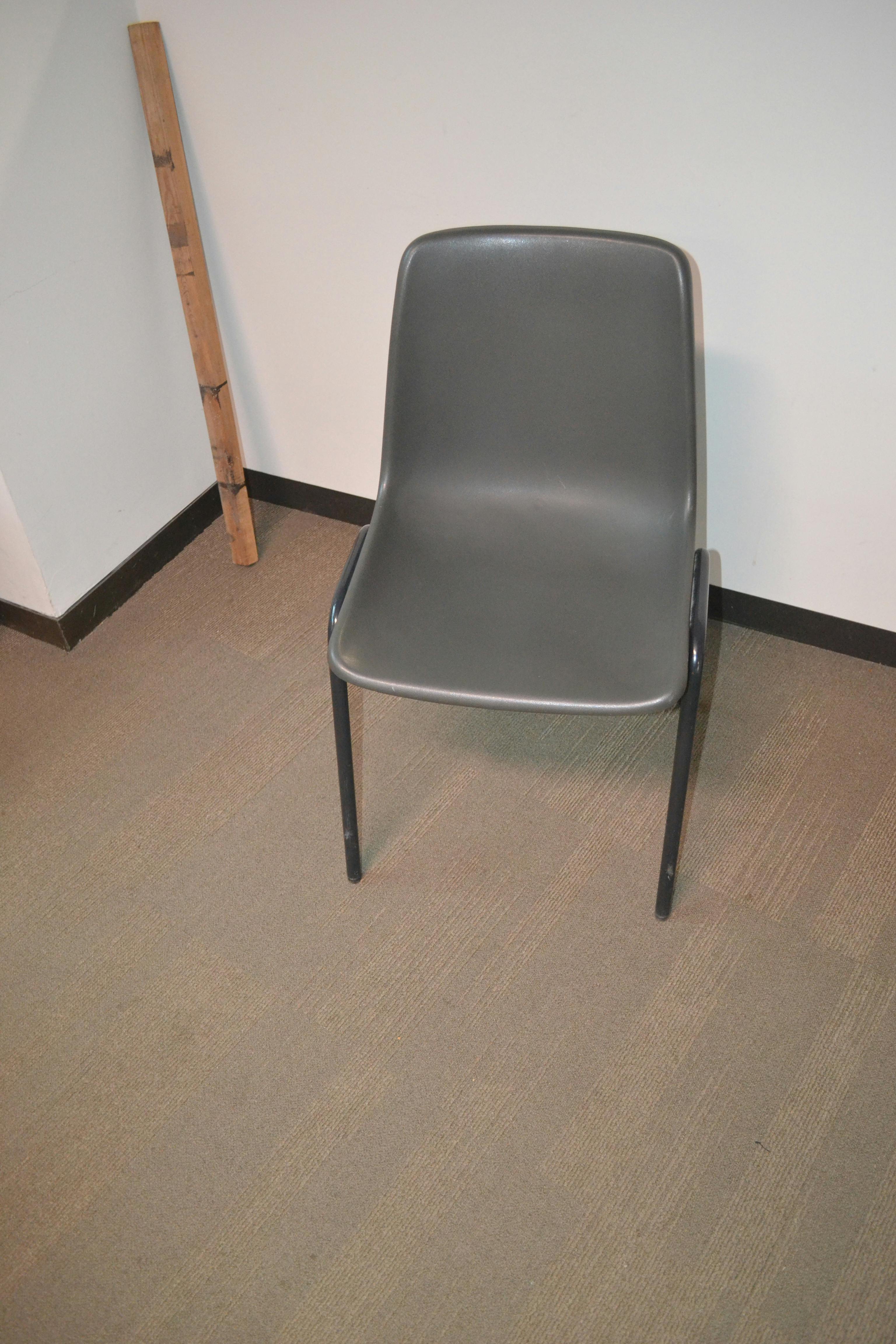 VINTAGE Chaise grise / Bezoekersstoel - Tweedehands kwaliteit "Stoelen" - Relieve Furniture - 1
