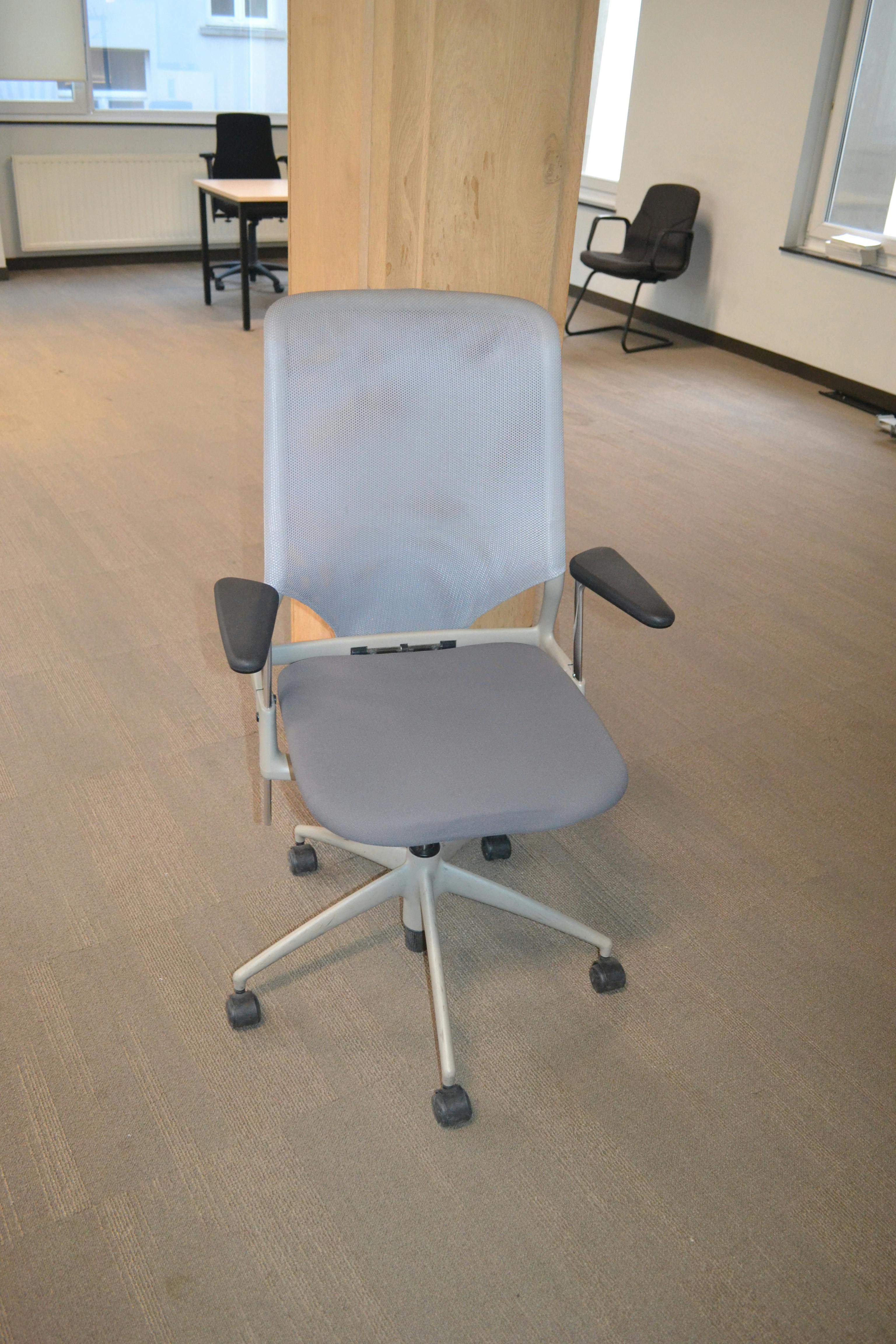 Chaise de bureau grise / Grijze Bureaustoel - Tweedehands kwaliteit "Bureaustoelen met wielen" - Relieve Furniture - 1