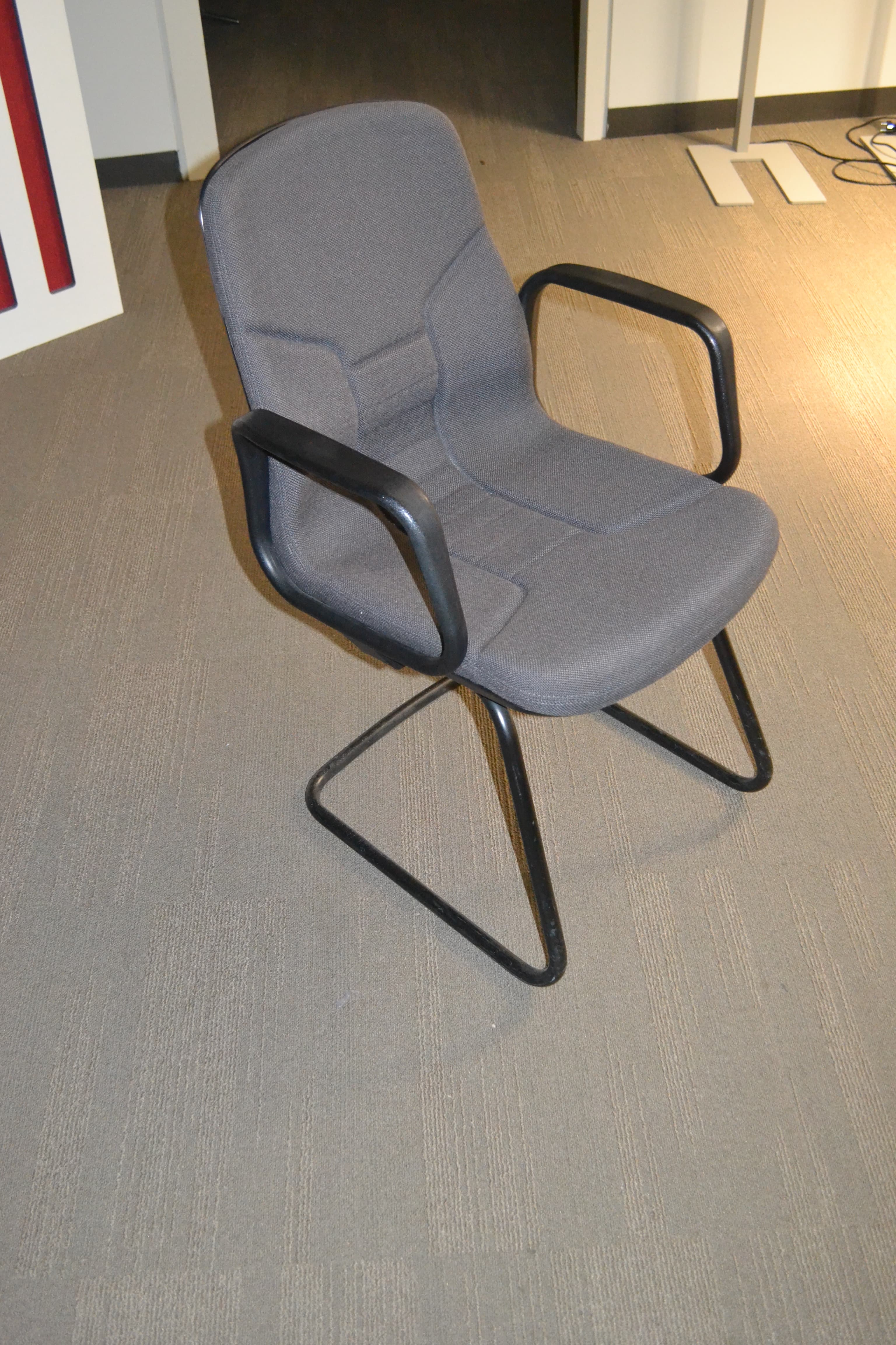 Chaise de meeting / Bezoekersstoel-0