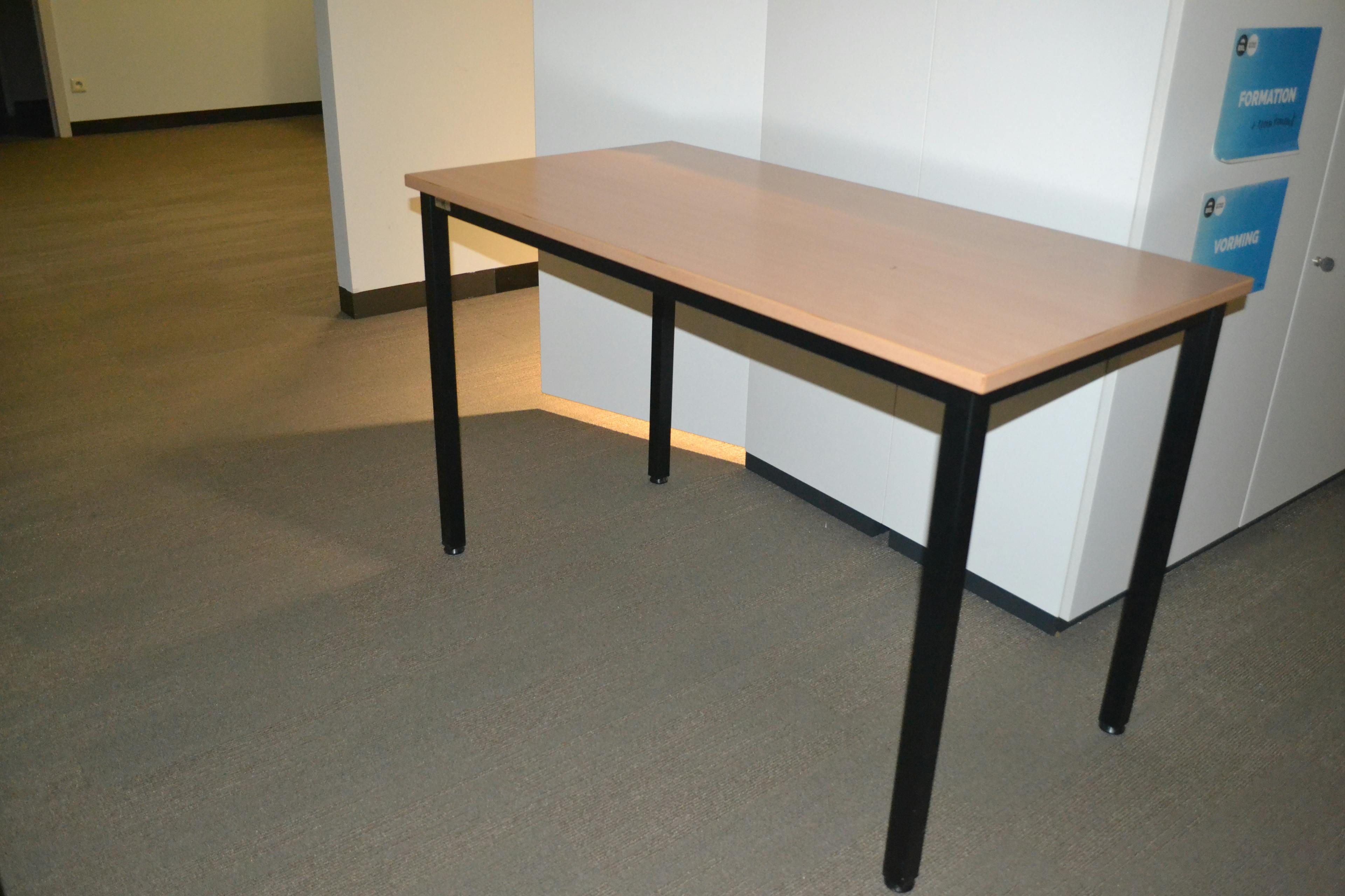 Table rectangulaire / Rechthoekige Tafel - Qualité de seconde main "Tables" - Relieve Furniture - 1