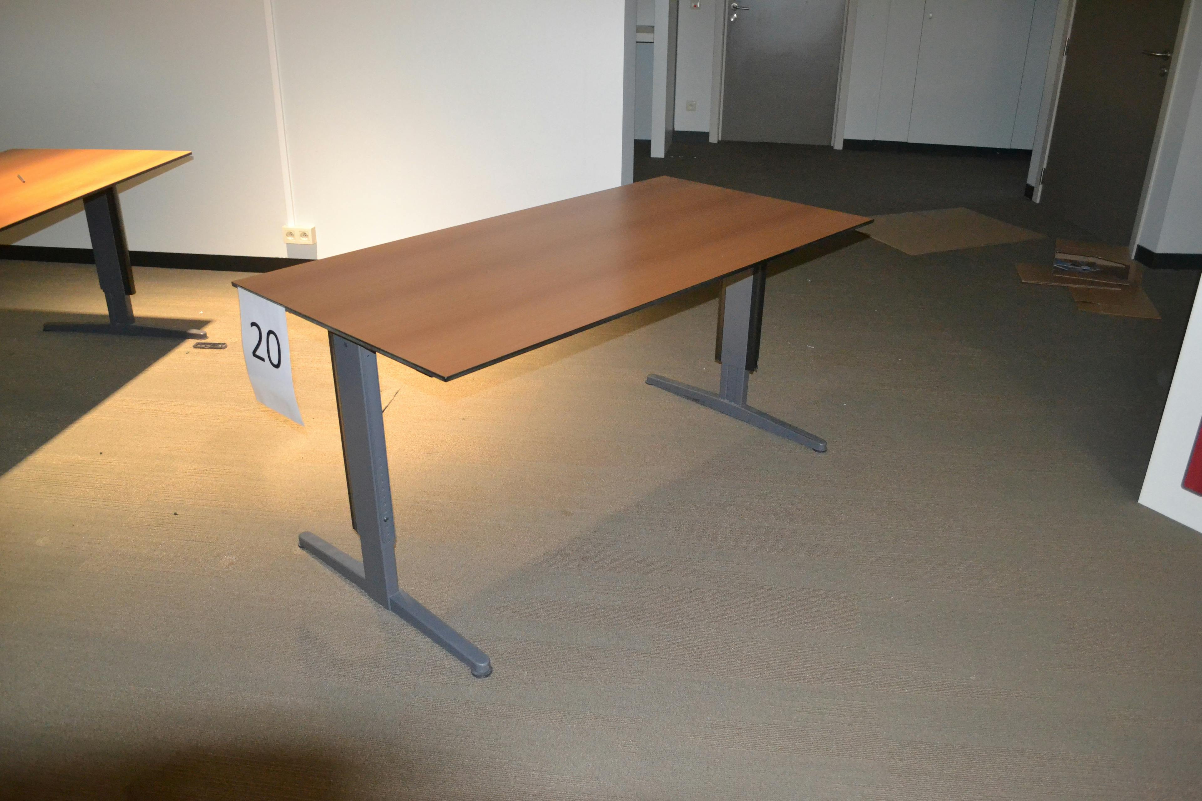 Bureau rectangulaire / Rechthoekige bureau - Second hand quality "Desks" - Relieve Furniture - 1