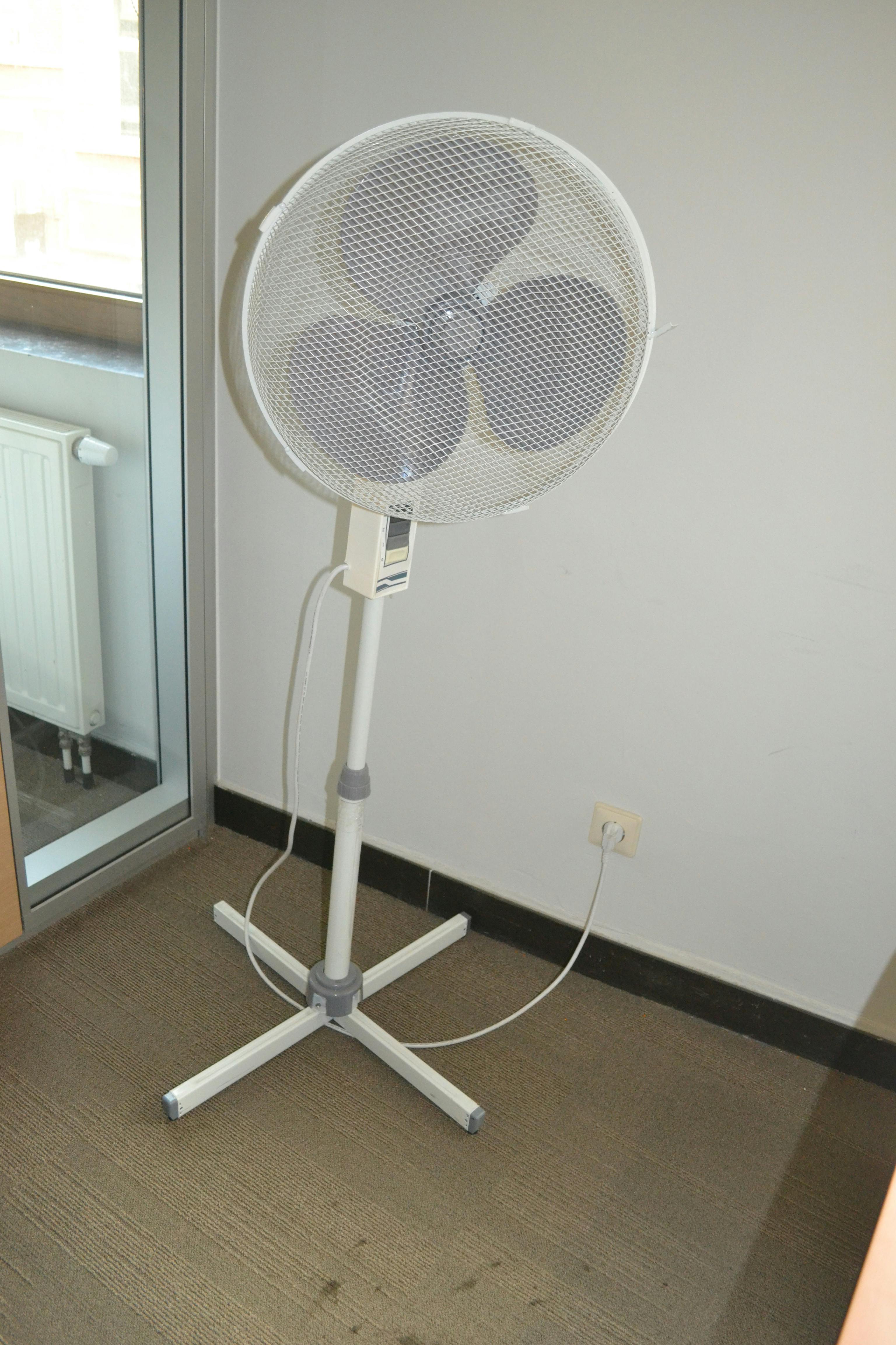 Ventilateur sur pieds / Ventilator Op Poot - Tweedehands kwaliteit "Diverse" - Relieve Furniture - 1