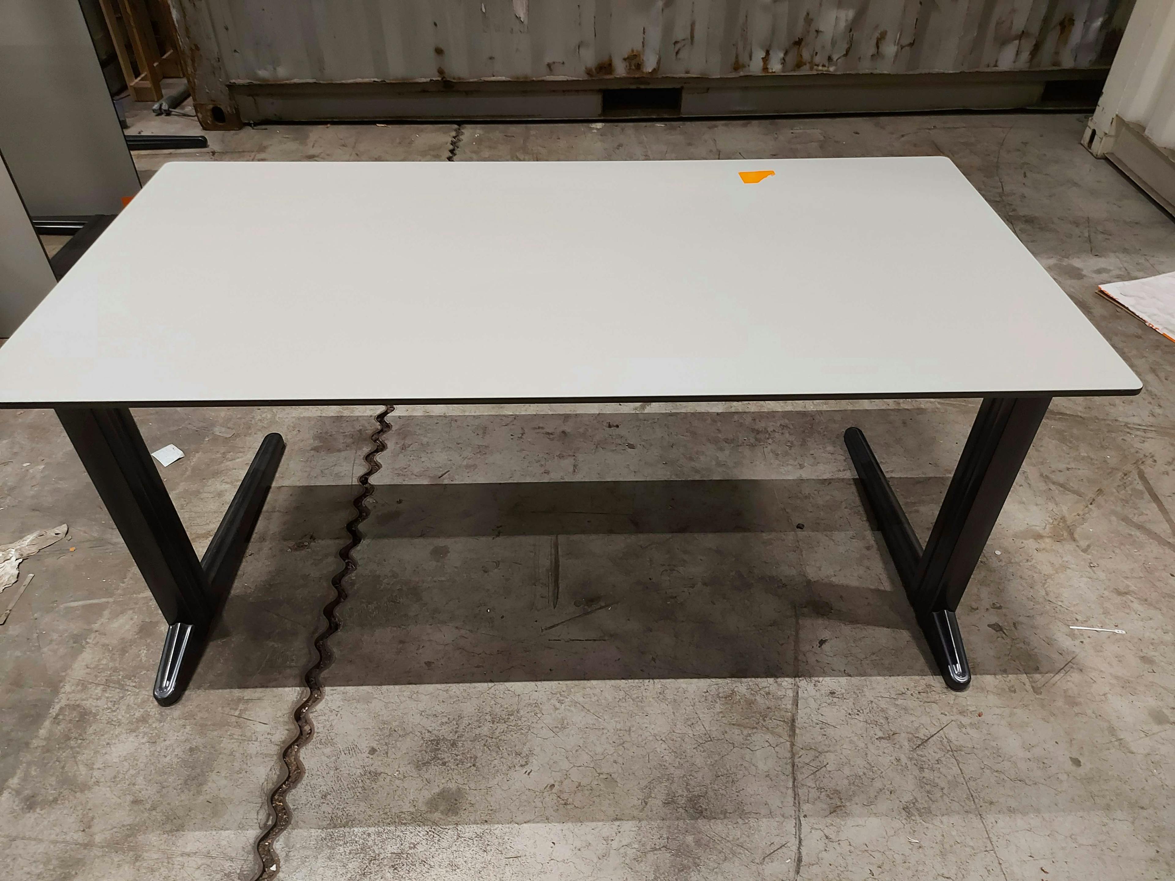 Bureau gris / Grijs - Second hand quality "Desks" - Relieve Furniture - 1