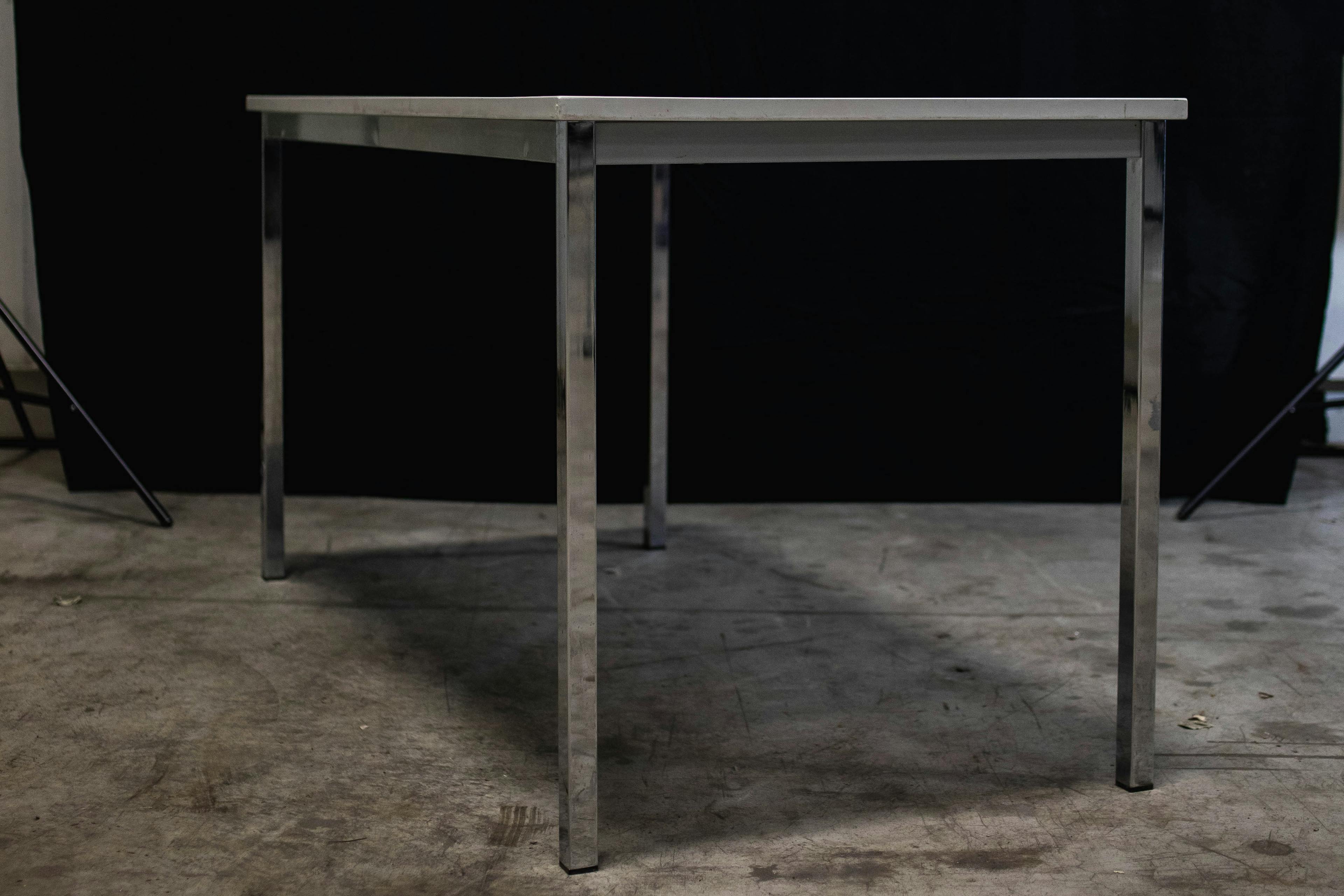 RETRO Design table - Qualité de seconde main "Tables" - Relieve Furniture - 1