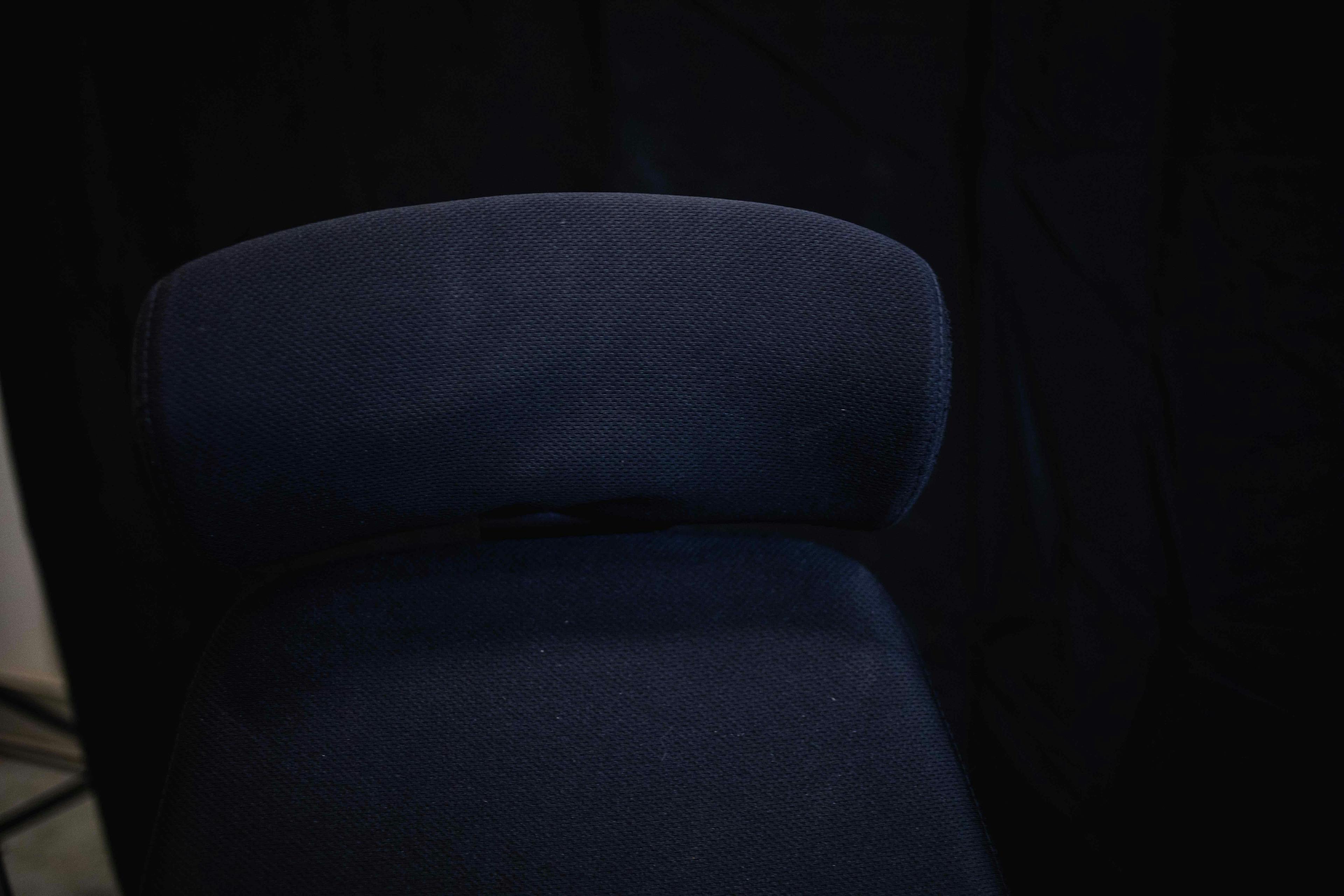 Black office chairs with headrest - Qualité de seconde main "Chaises de bureau à roulettes" - Relieve Furniture - 2