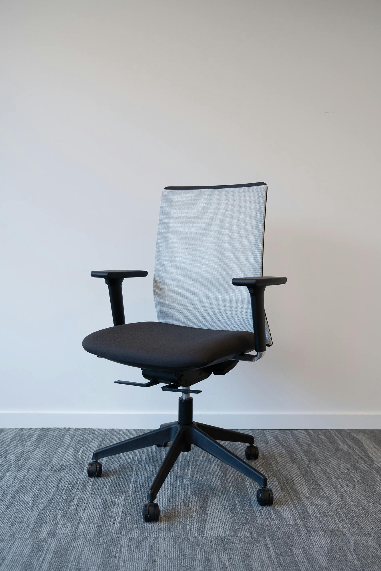 Office chair  - Tweedehands kwaliteit "Bureaustoelen met wielen" - Relieve Furniture - 1