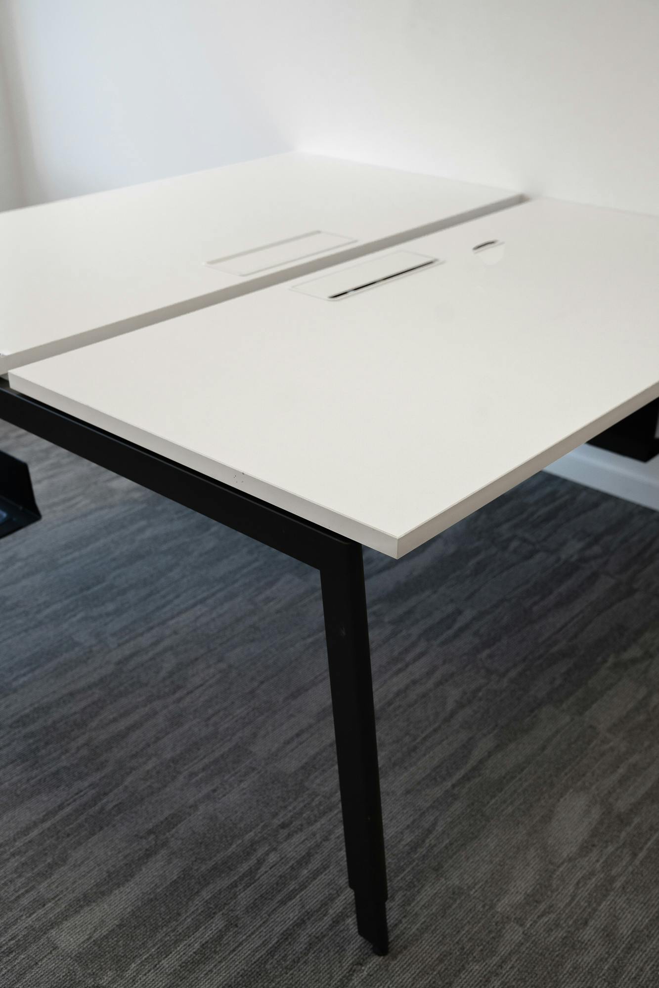 White duo desk  - Tweedehands kwaliteit "Bureaus" - Relieve Furniture - 2
