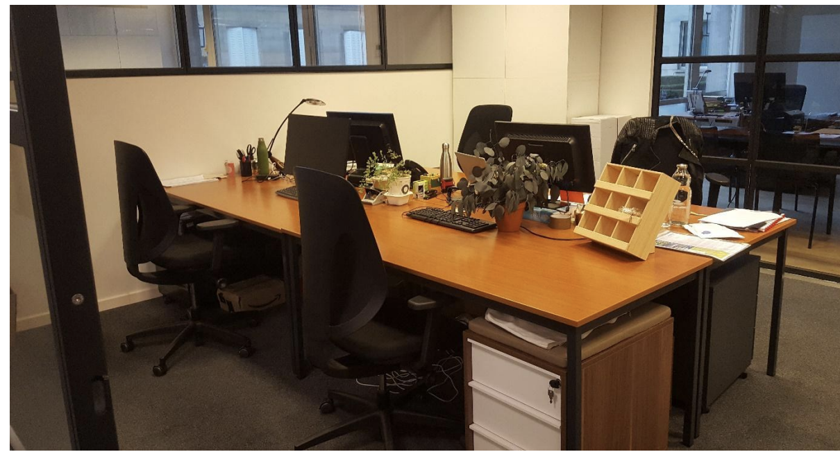Bureau simple  - Second hand quality "Desks" - Relieve Furniture