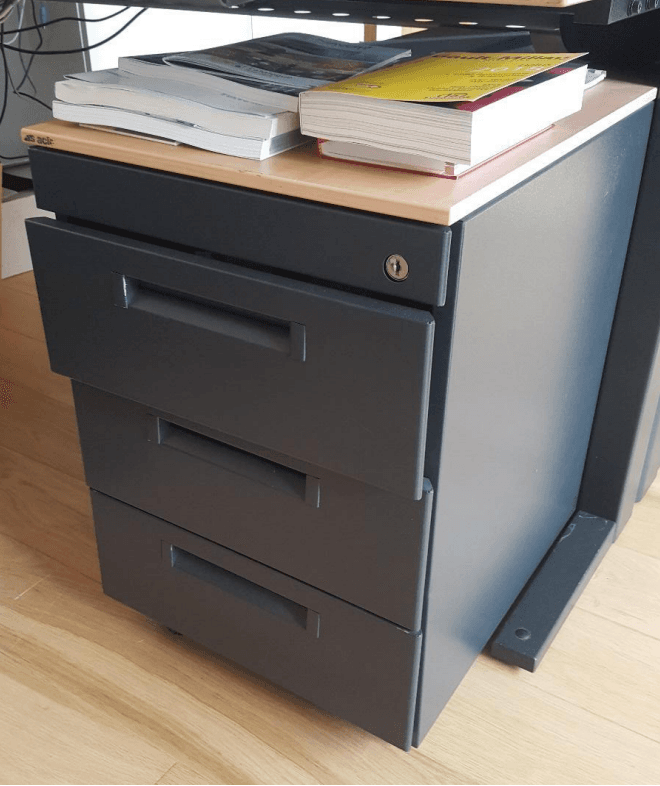 Grijs metalen ladeblok-0