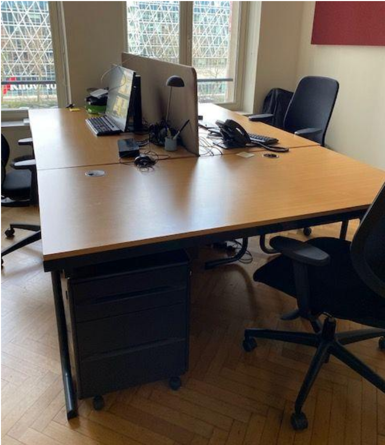 Bureau - Second hand quality "Desks" - Relieve Furniture - 1
