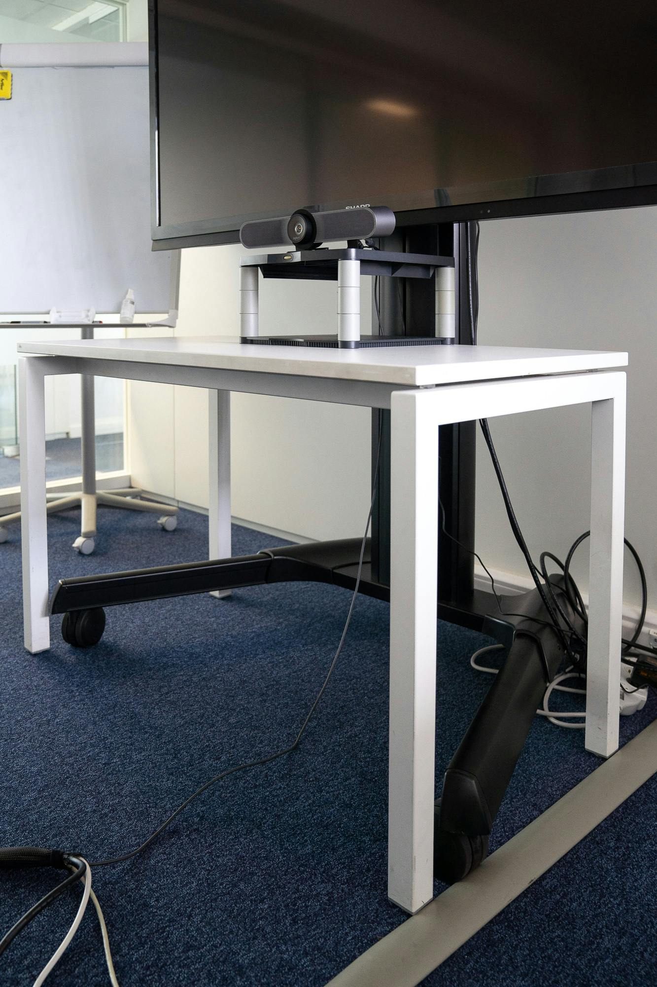 White desk 120x60cm - Second hand quality "Desks" - Relieve Furniture