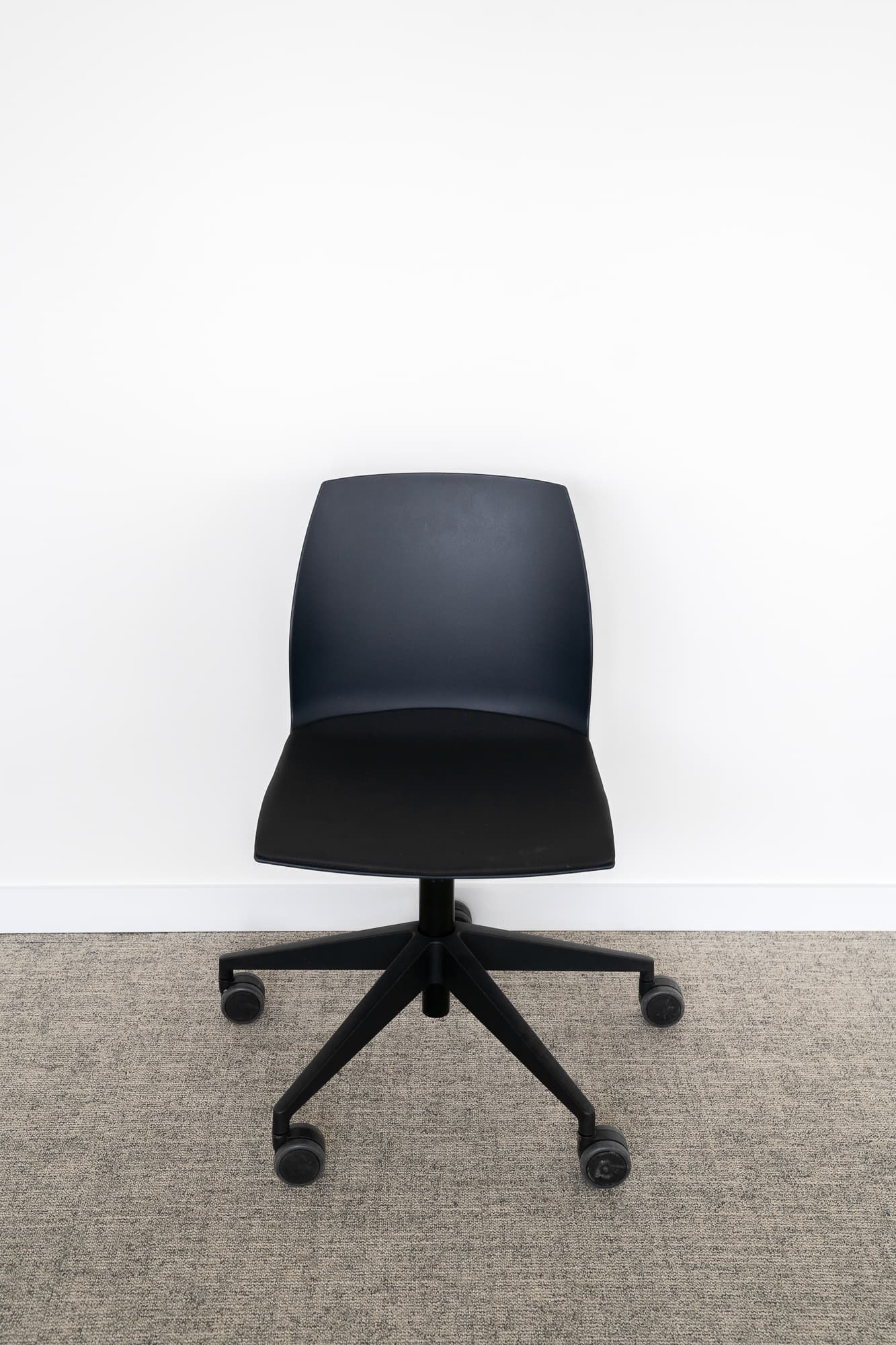 Black office chair KASTEL - Relieve Furniture