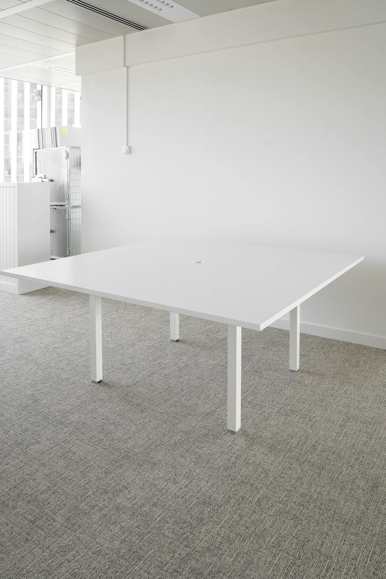 Table de réunion carrée 160cm - Relieve Furniture