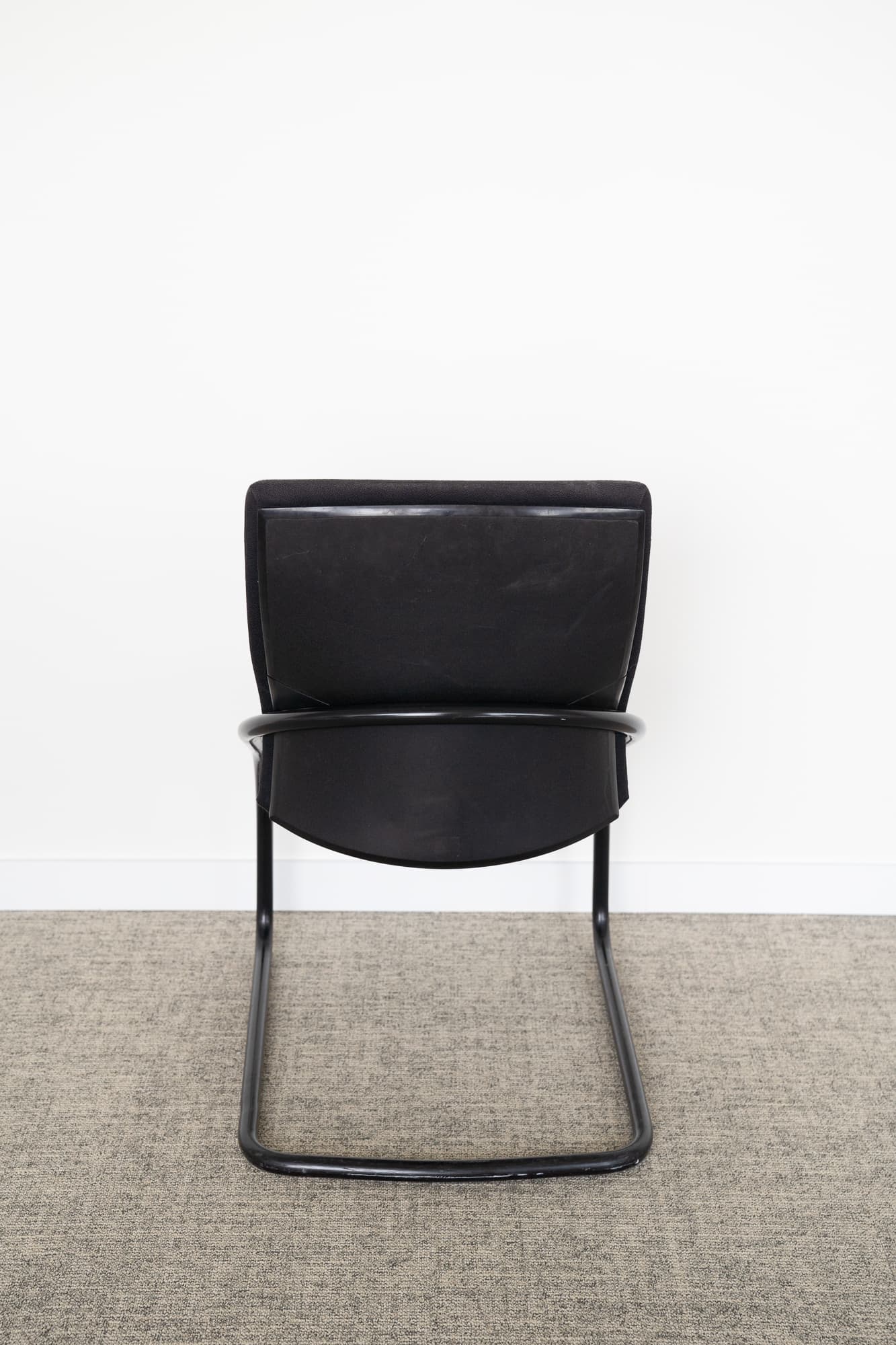 Konig black meeting chair-2
