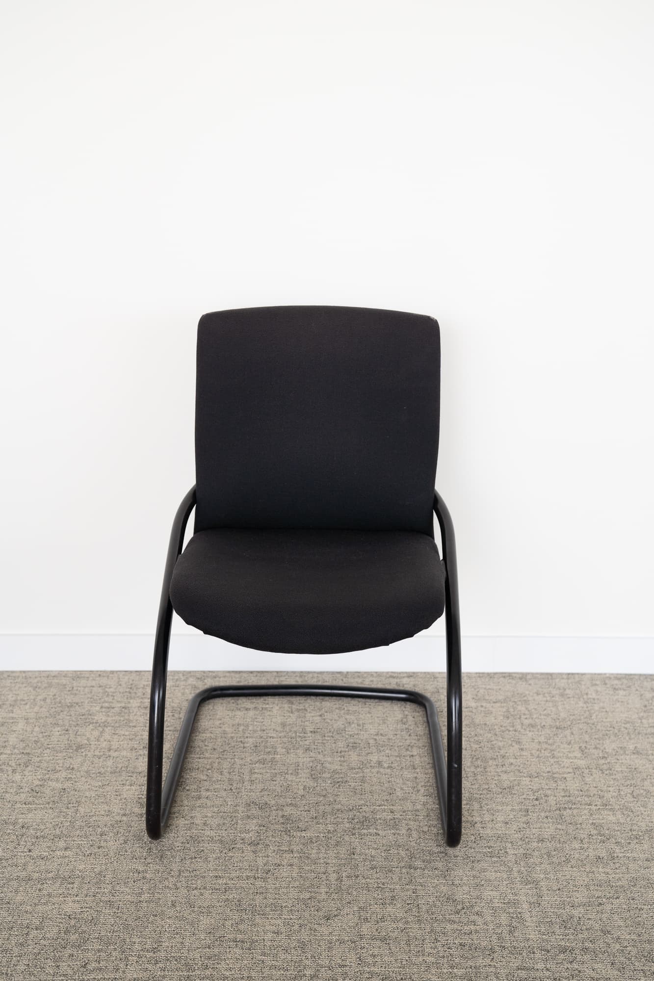Konig black meeting chair-1