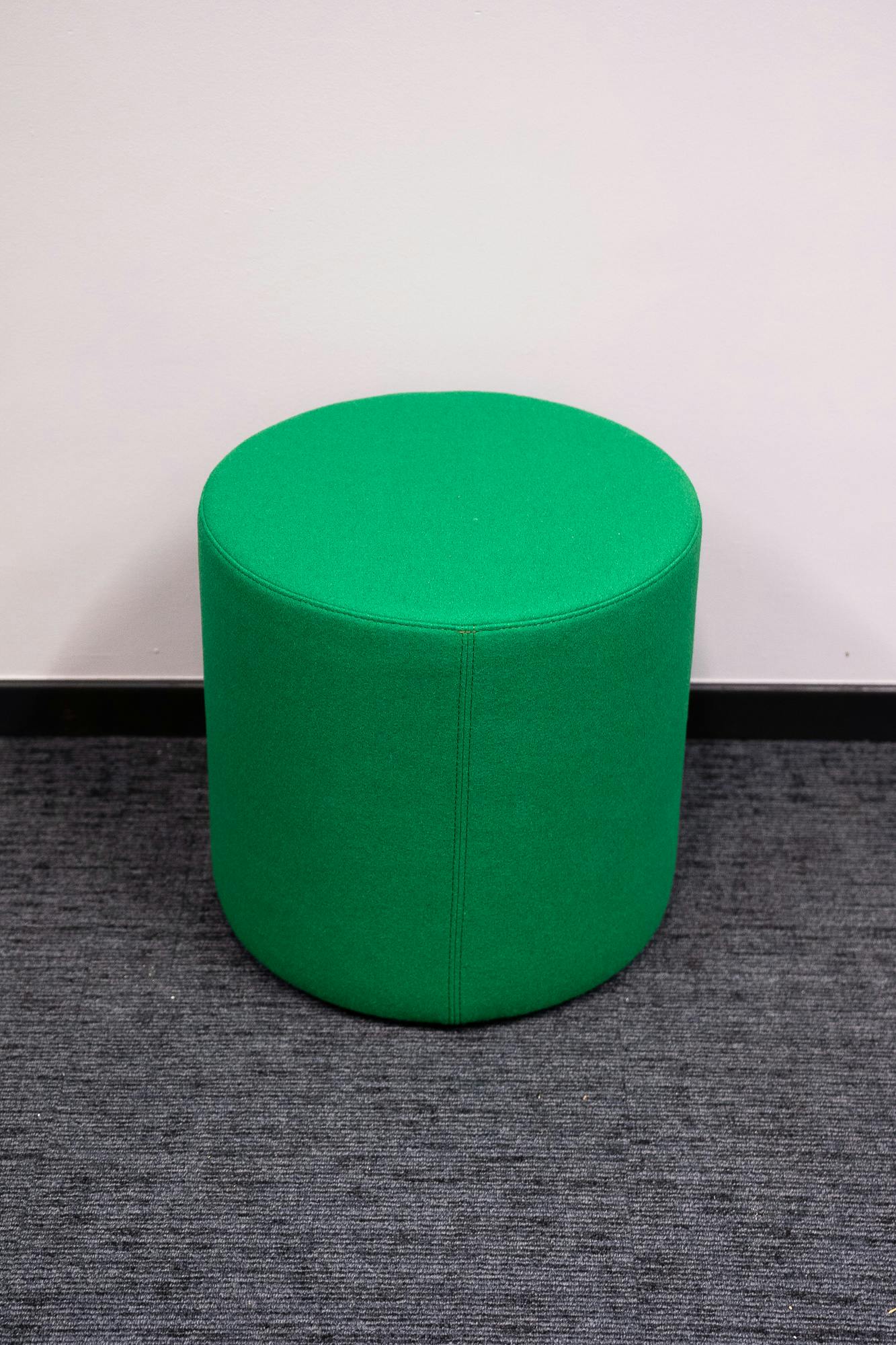 Tabouret rond vert flash - Qualité de seconde main "Chaises" - Relieve Furniture - 2