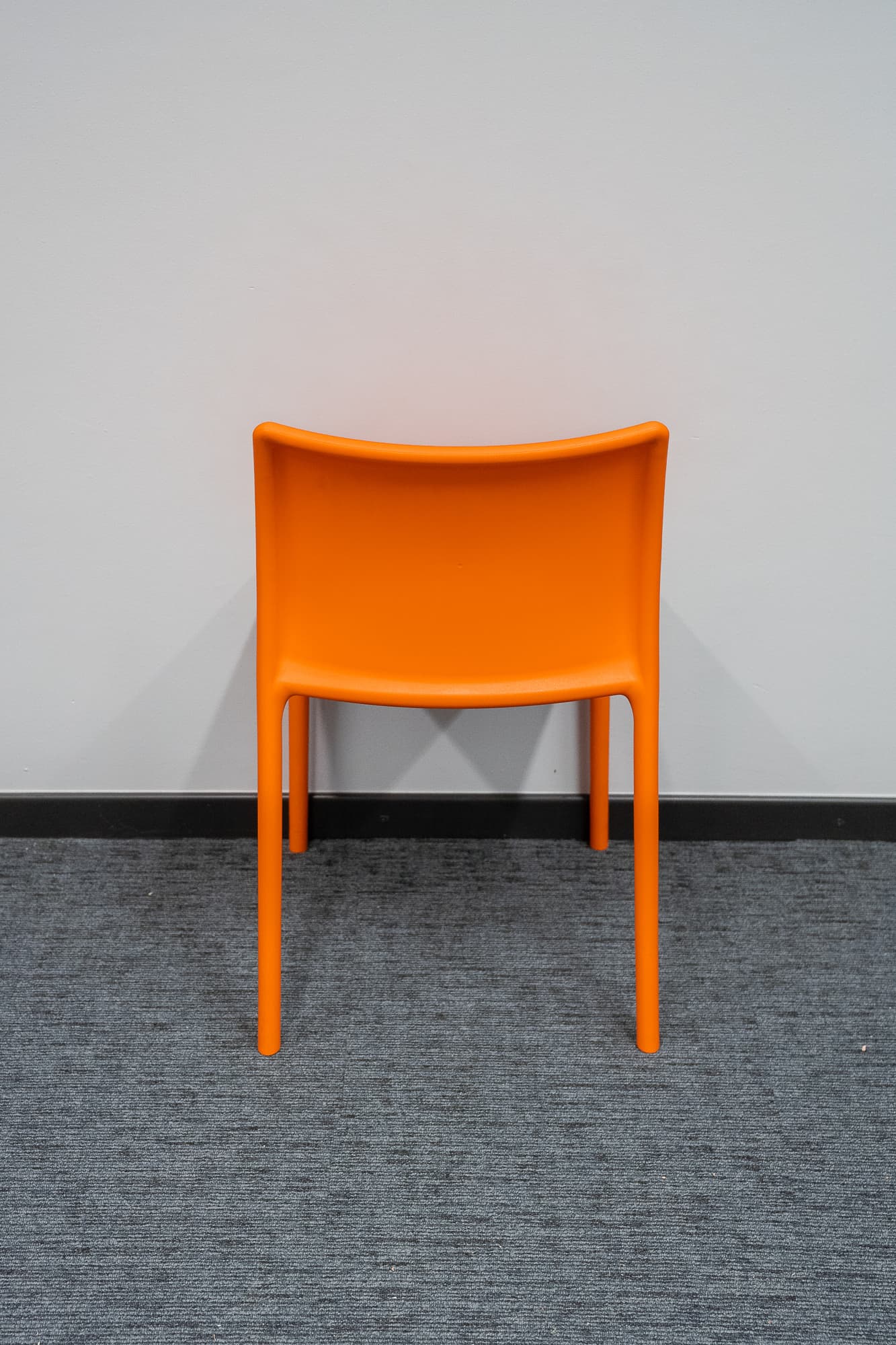 Jasper Morrison Orange stackable design chairs-2