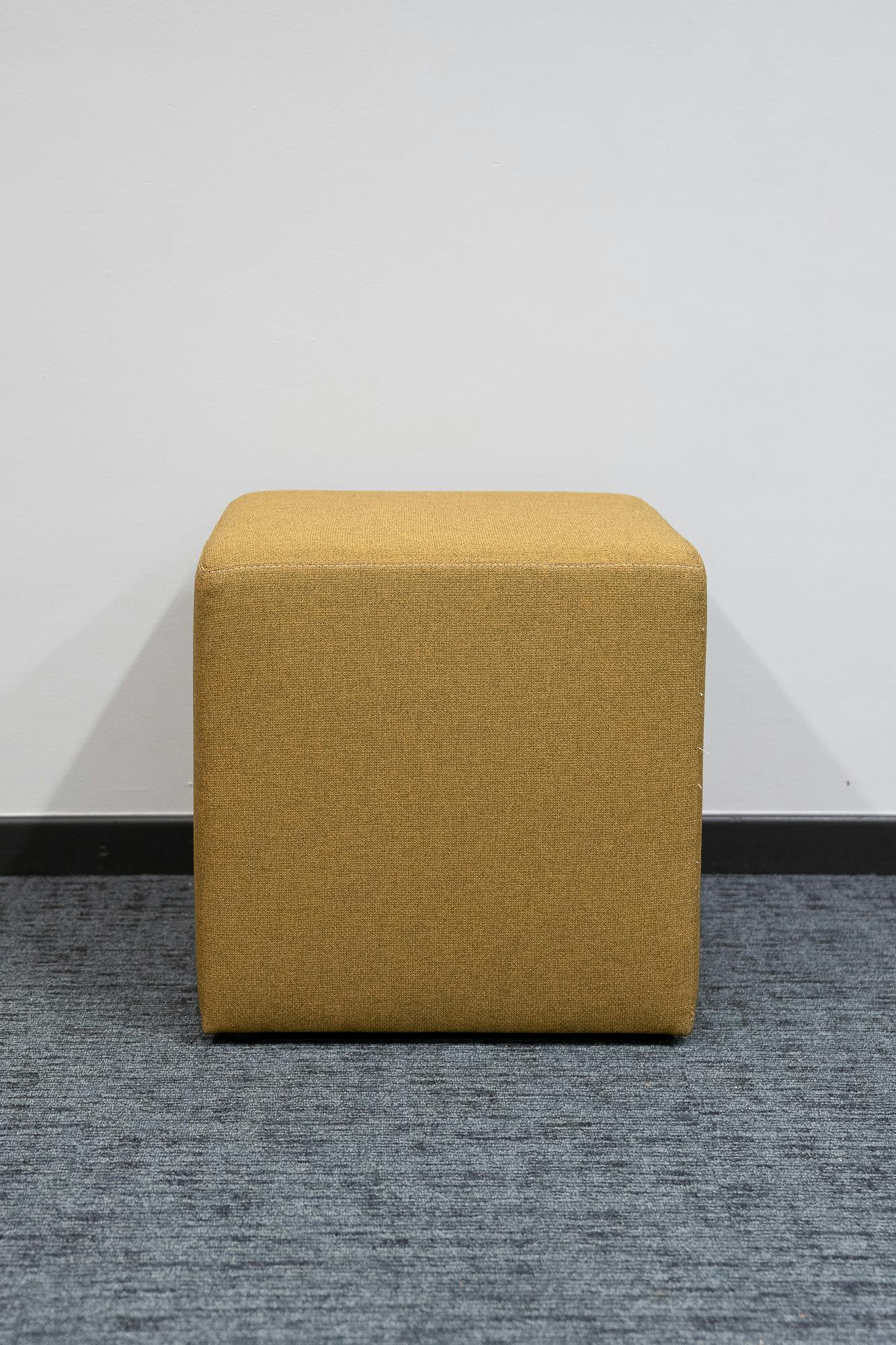 Mottled square pouffe - Second hand quality "Chairs" - Relieve Furniture