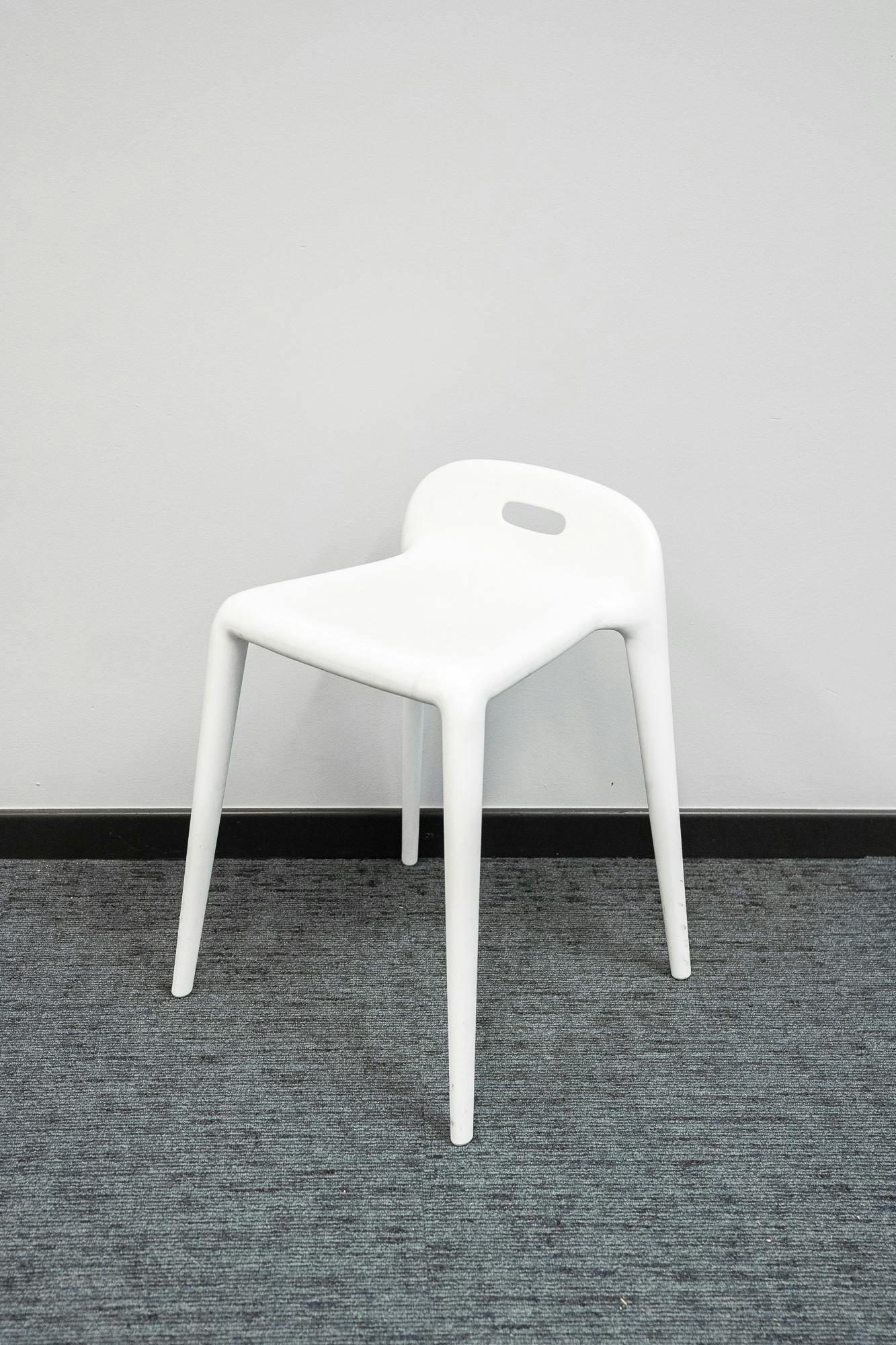 White chair, small back - Second hand quality "Chairs" - Relieve Furniture