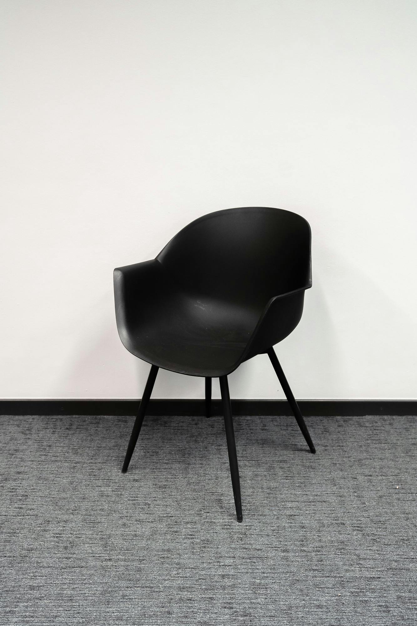 Zwarte designstoel - Tweedehands kwaliteit "Stoelen" - Relieve Furniture