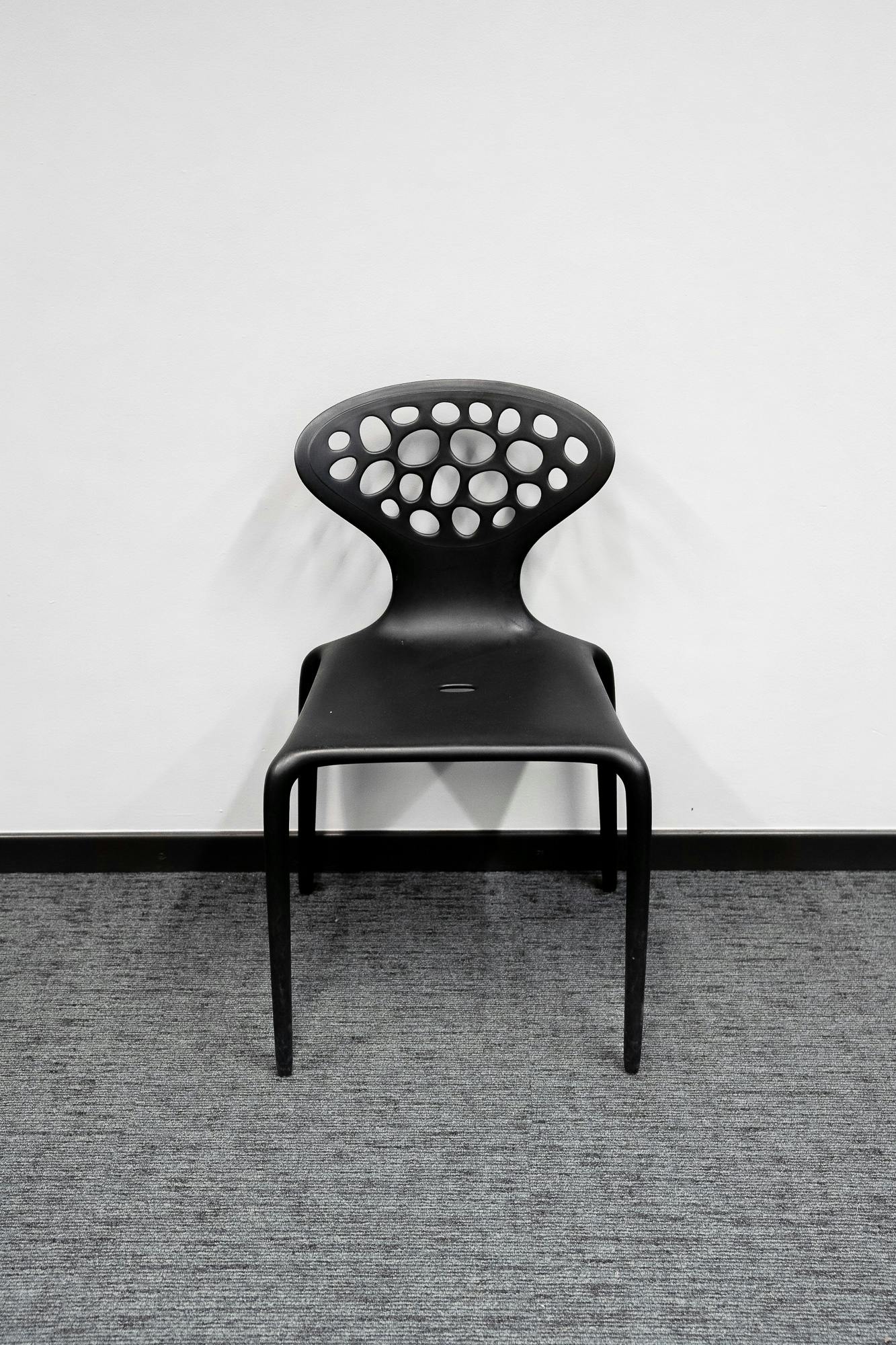 Chaise design noire Super Natural - Qualité de seconde main "Chaises" - Relieve Furniture