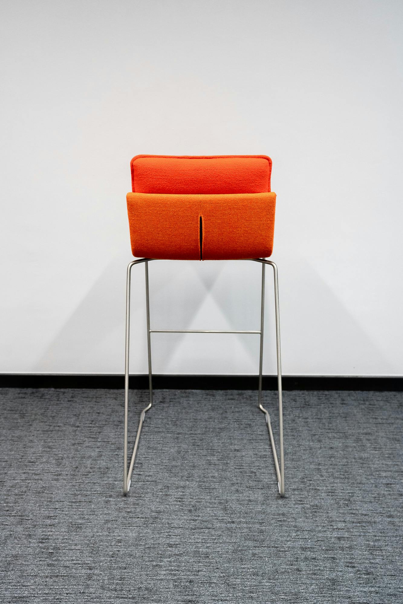 Tabouret Gispen orange en tissu - Qualité de seconde main "Chaises" - Relieve Furniture