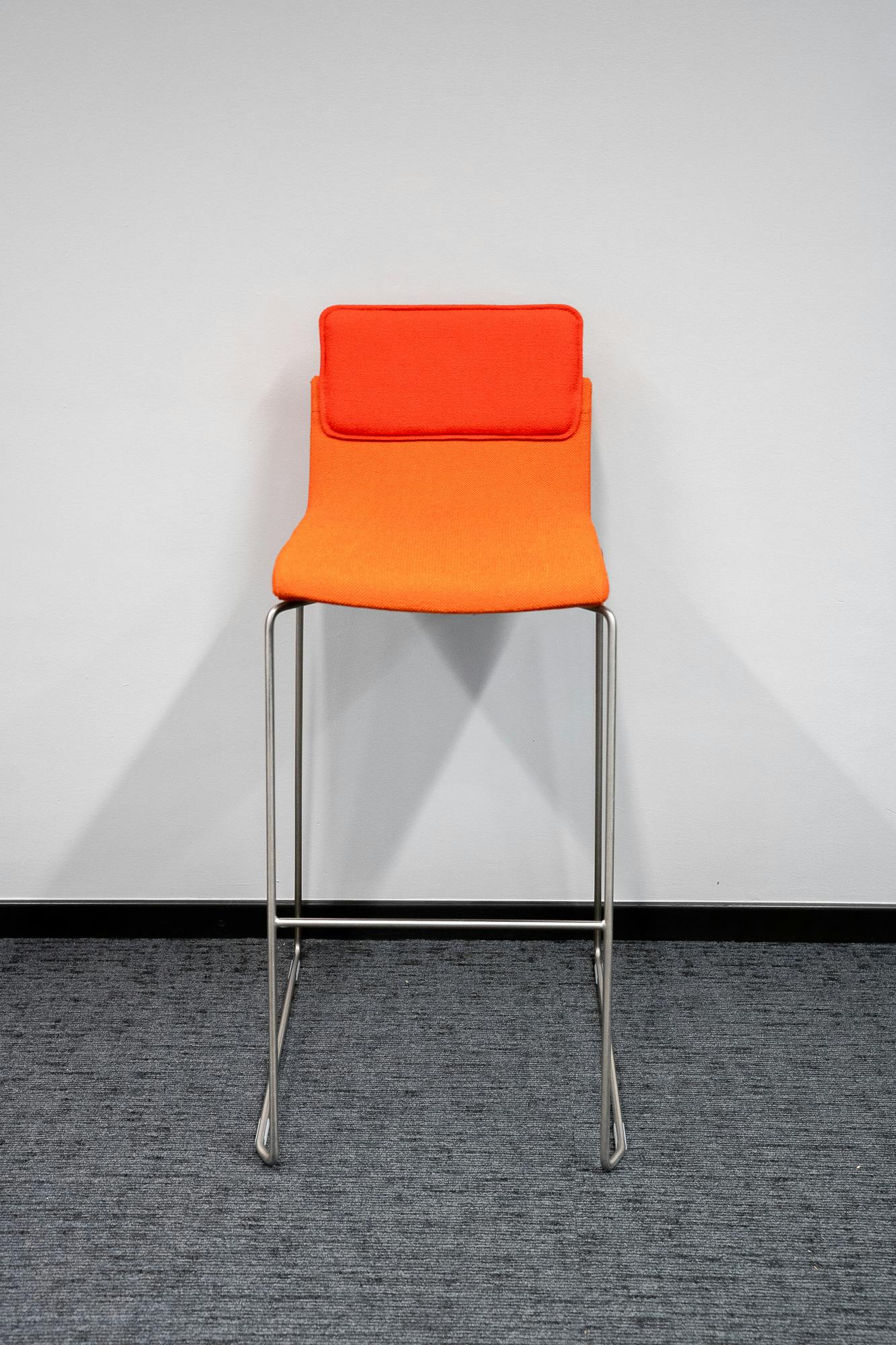 Tabouret Gispen orange en tissu - Qualité de seconde main "Chaises" - Relieve Furniture