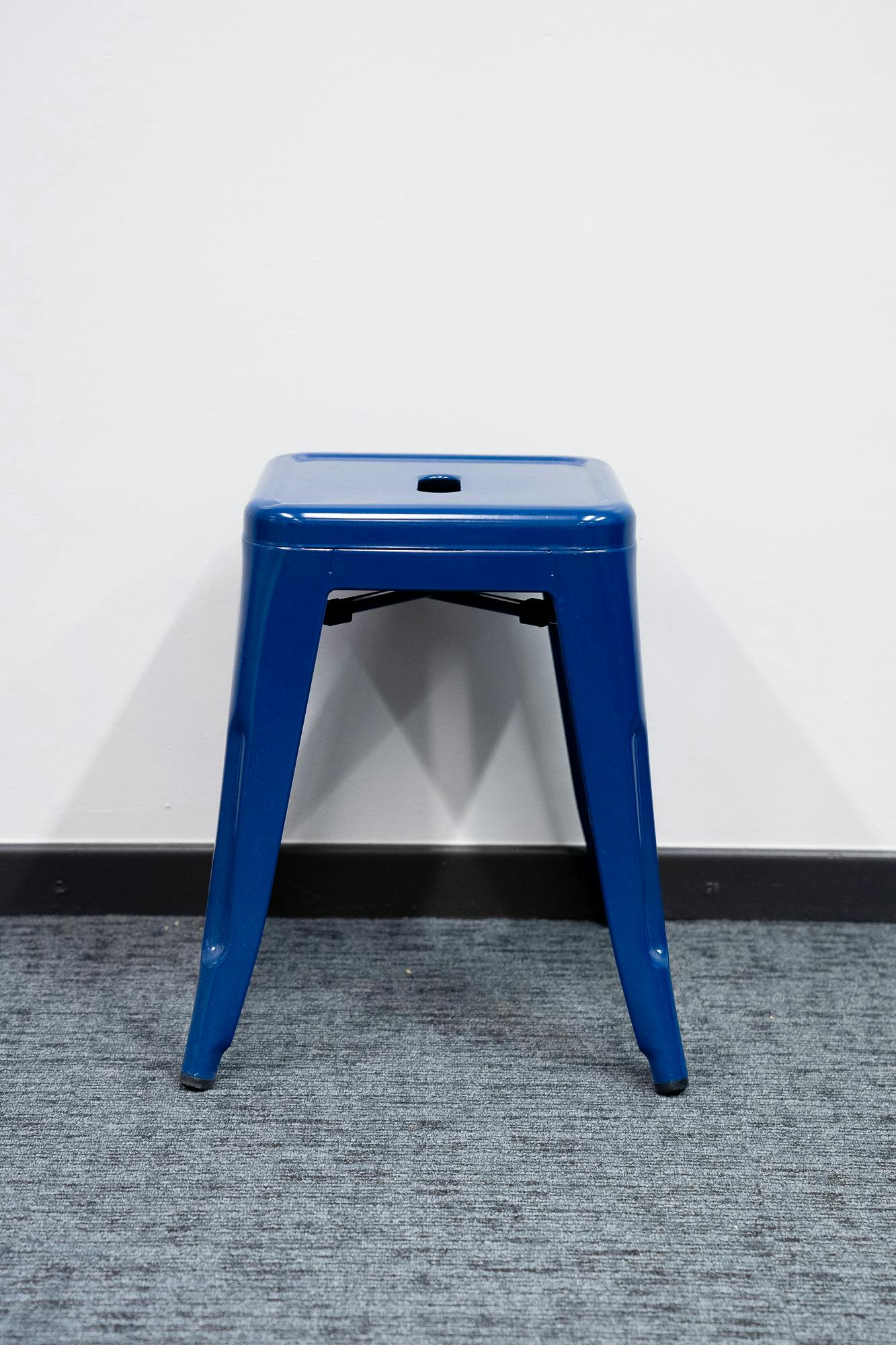 Small blue steel stool - Second hand quality "Chairs" - Relieve Furniture