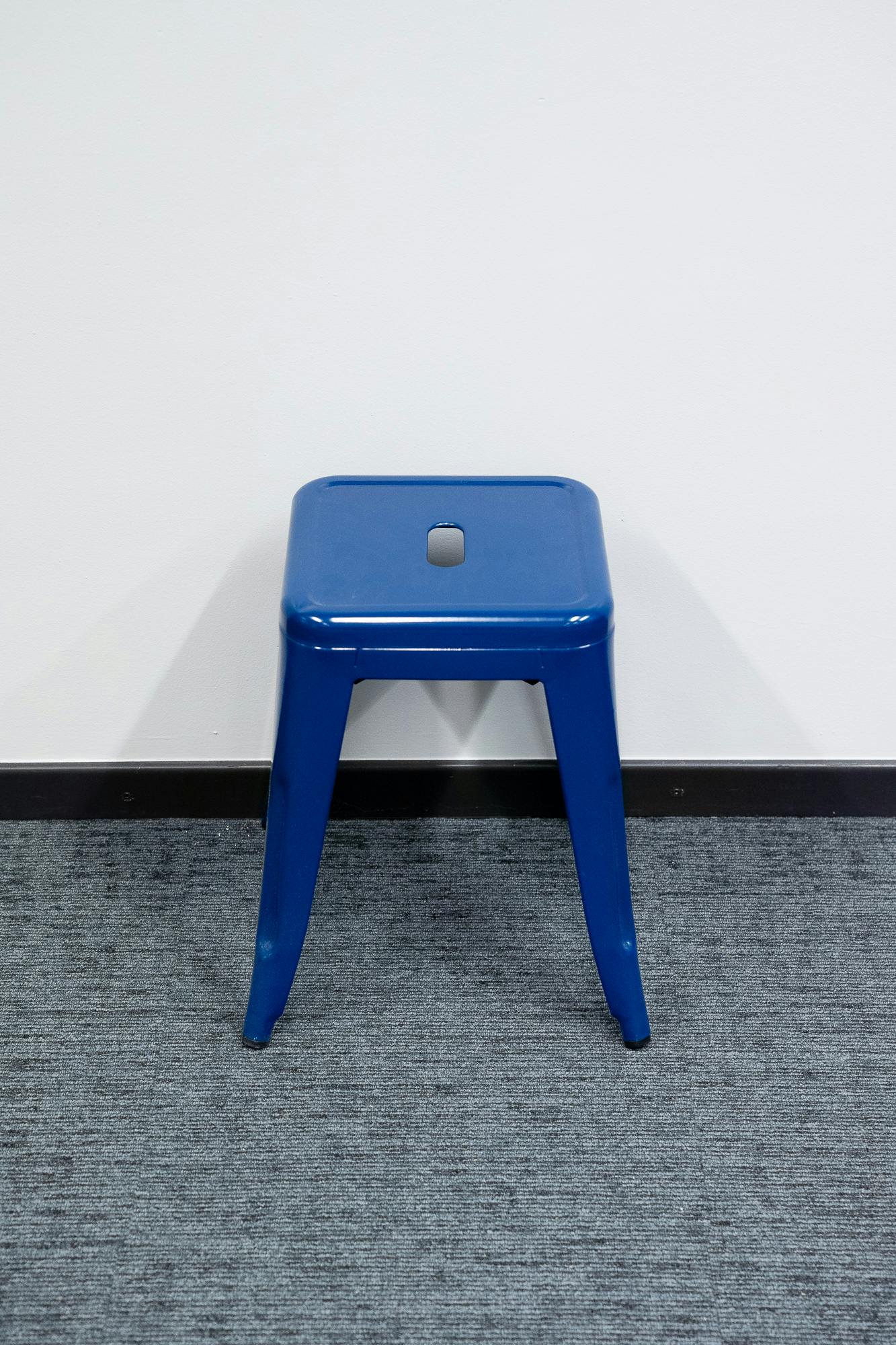 Petite Tabouret en acier bleu - Qualité de seconde main "Chaises" - Relieve Furniture