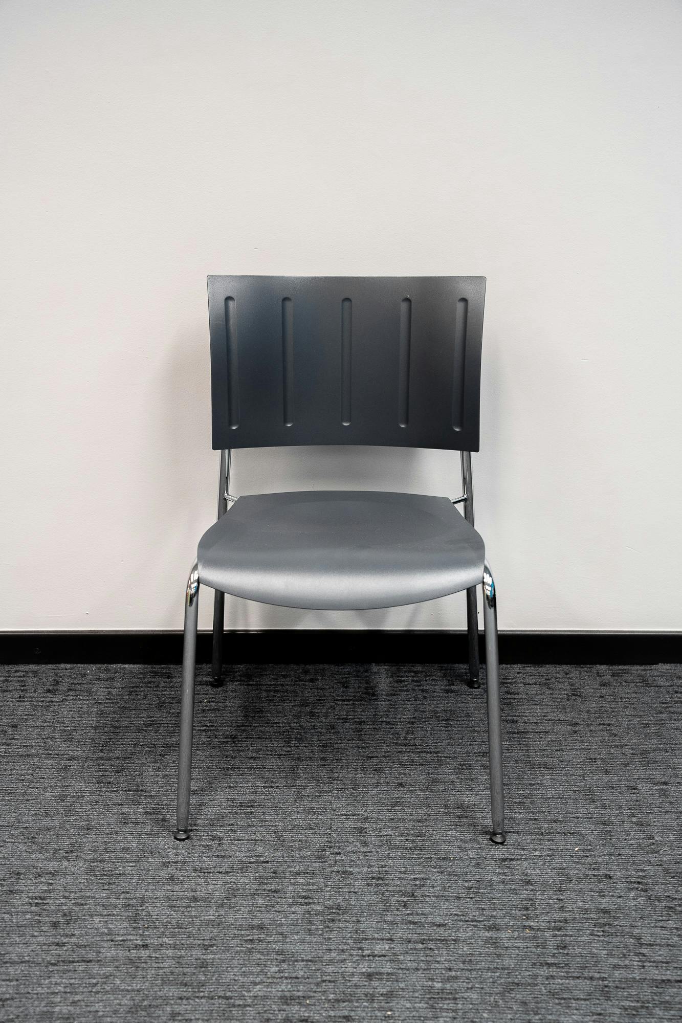 Tecno grijze stoel - Relieve Furniture