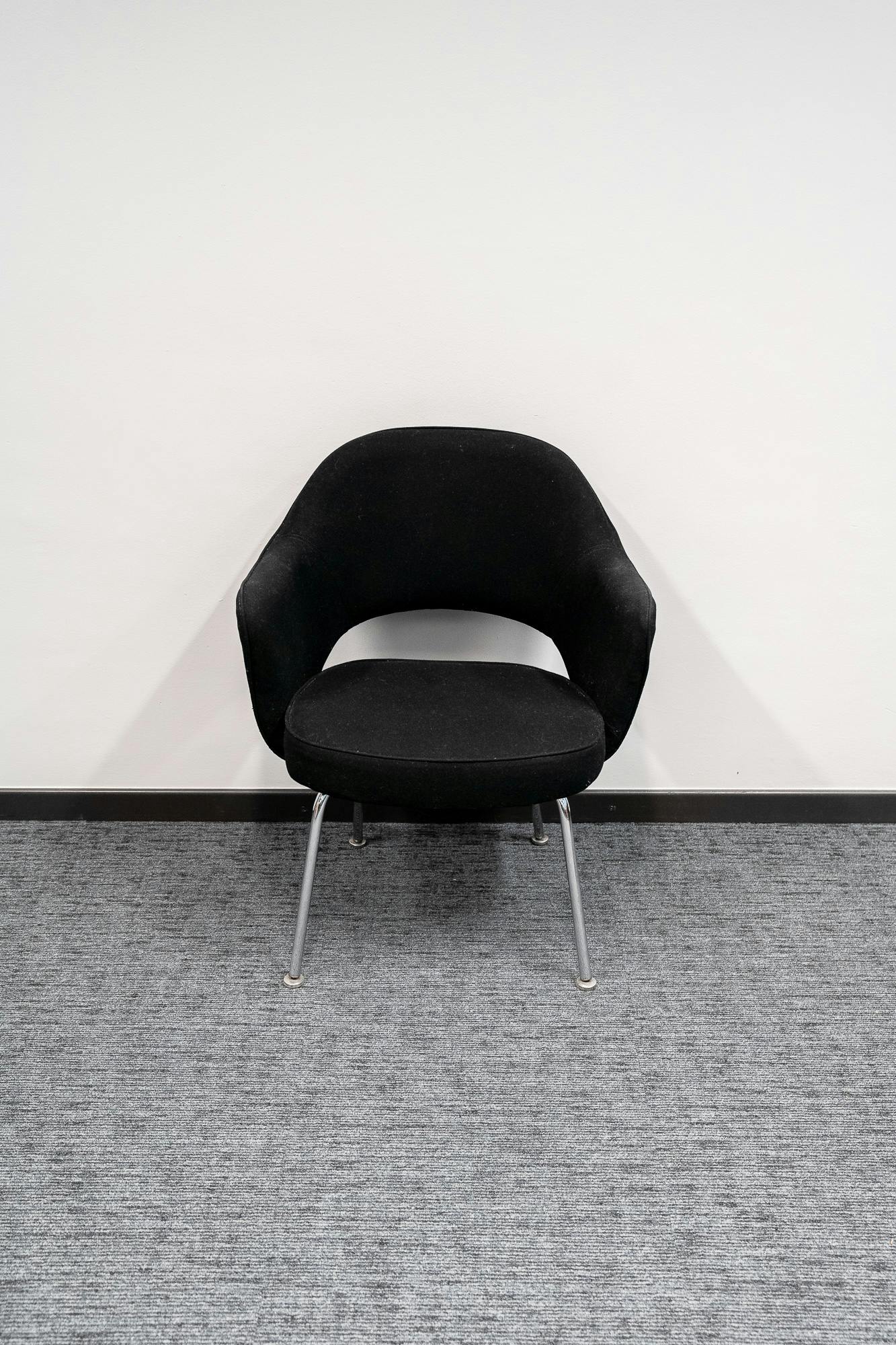 Zwarte stoffen fauteuil - Tweedehands kwaliteit "Leunstoelen en luiers" - Relieve Furniture - 1