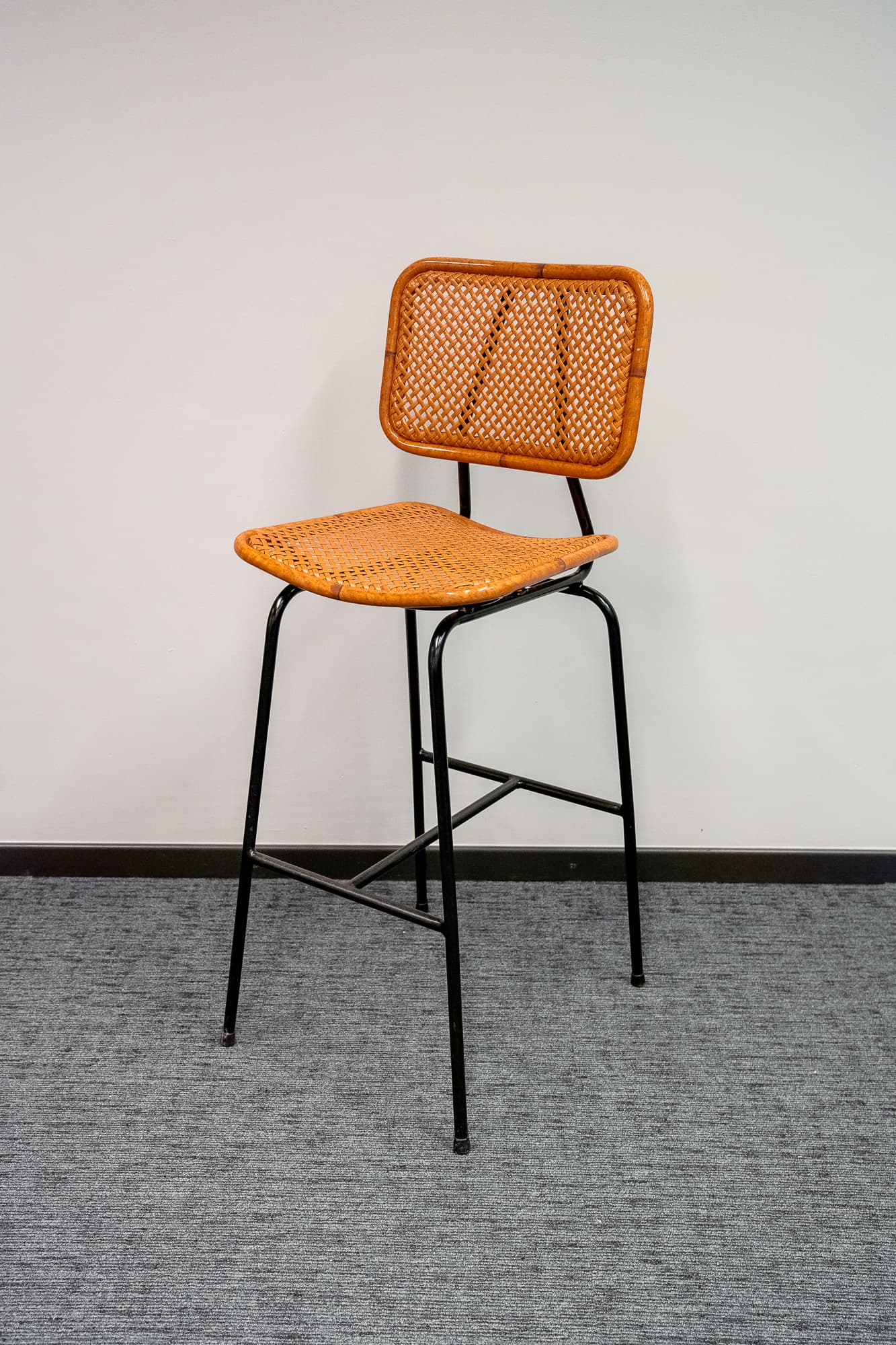 Satelliet wicker high chair with black aluminum legs-1