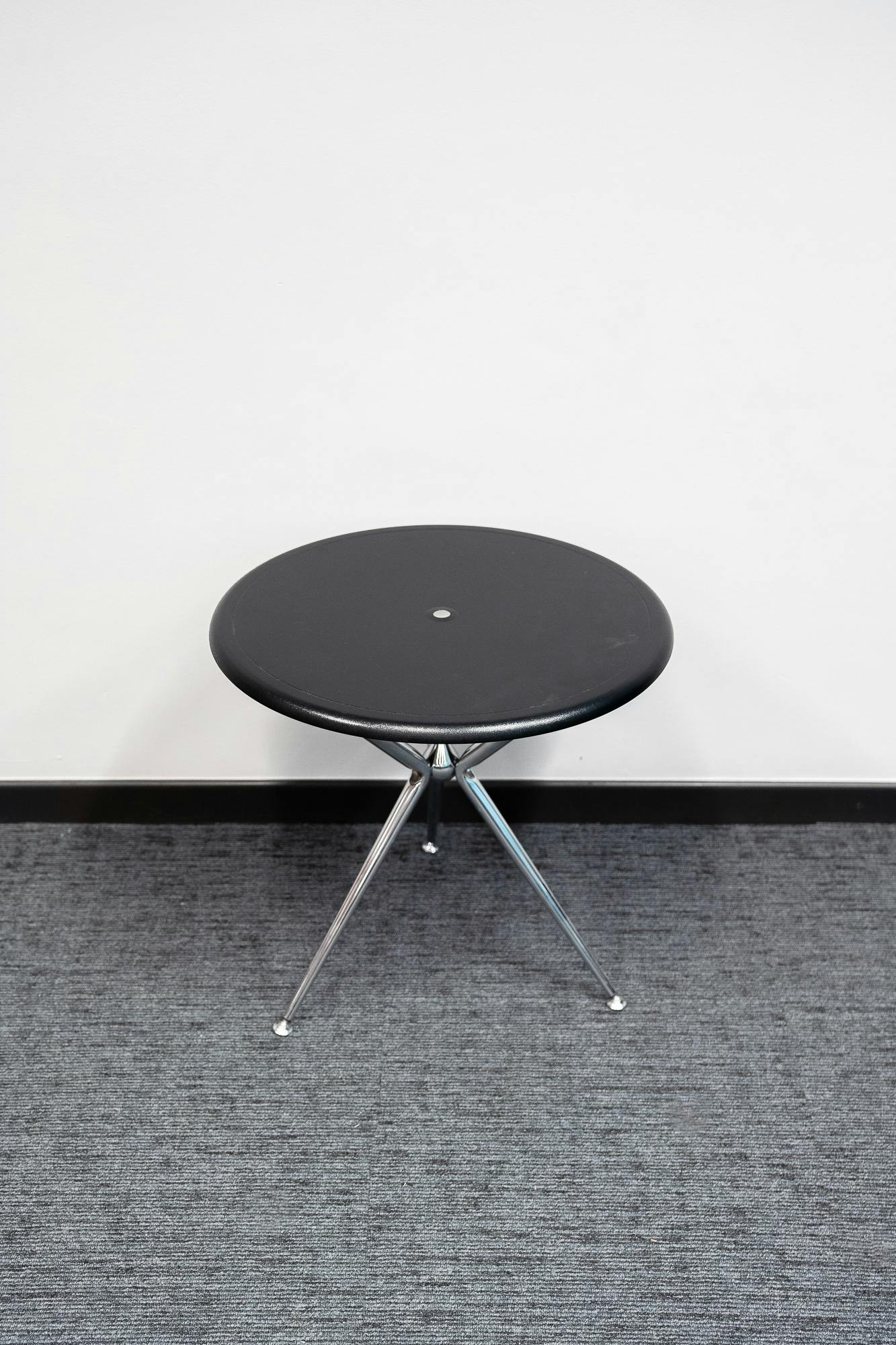 Table basse en acier noire - Relieve Furniture