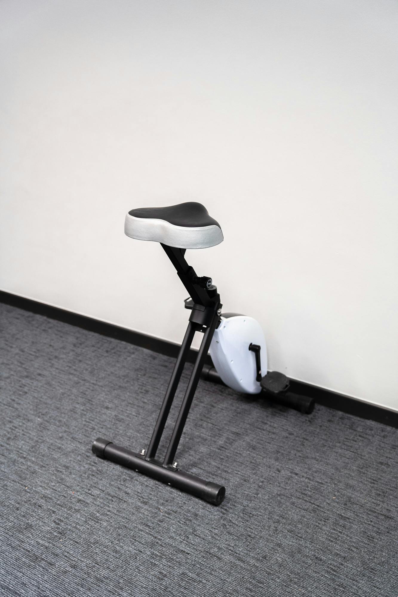 Office bike - DESKBIKE  white NEUF - Second hand quality "Chairs" - Relieve Furniture
